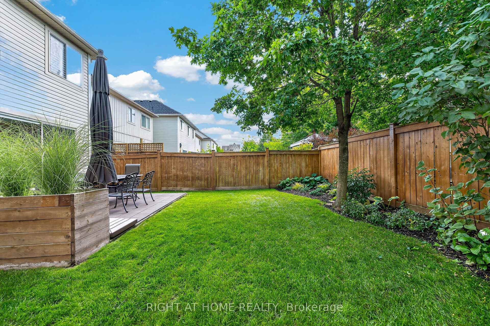 Photo 47 of 12 Fiddlehead Crescent, Hamilton, Waterdown — HOMEH