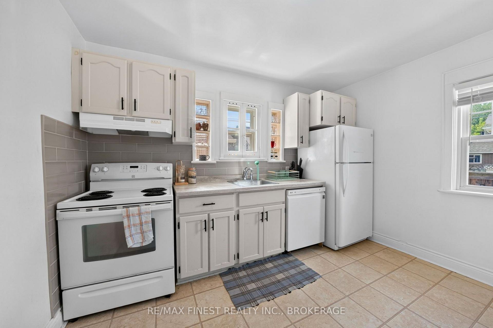 Photo 8 of 258 Raglan Road, Kingston, East of Sir John A. Blvd — HOMEH