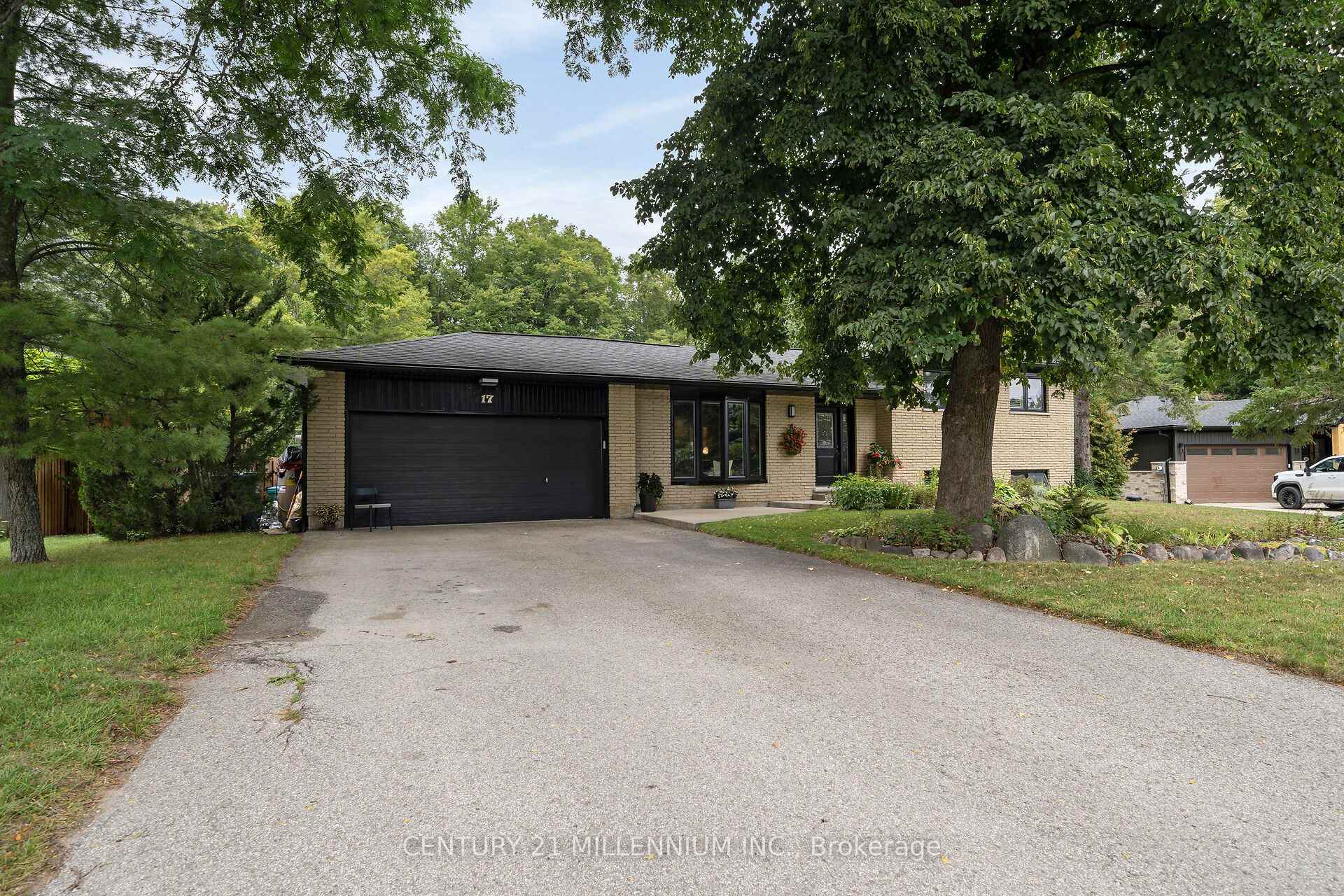 Photo 2 of 17 Erin Heights Drive, Erin — HOMEH