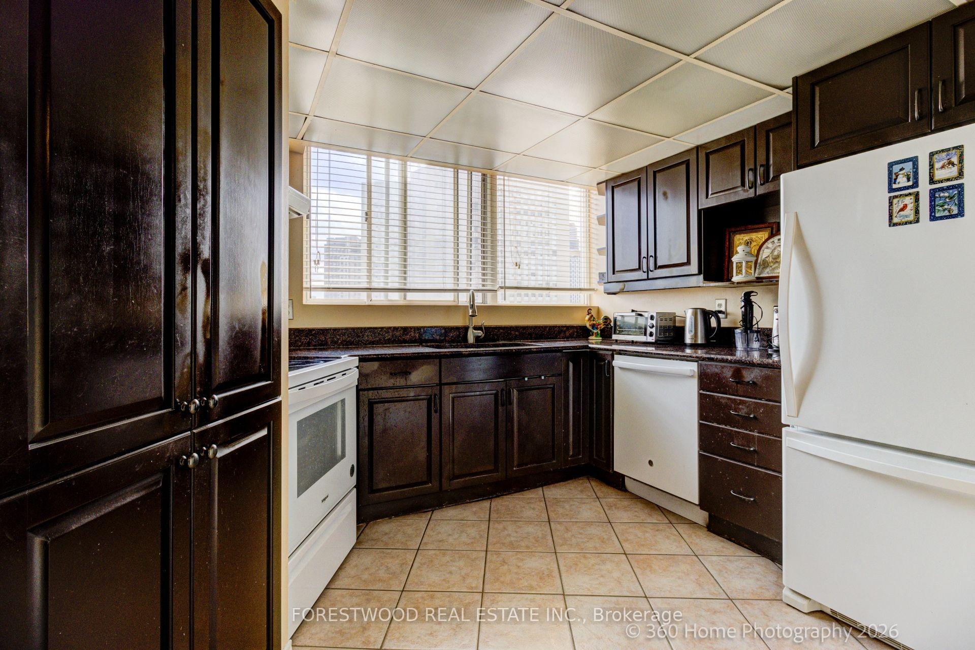 Photo 8 of Unit 2202, 3700 Kaneff Crescent, Mississauga, Mississauga Valleys — HOMEH