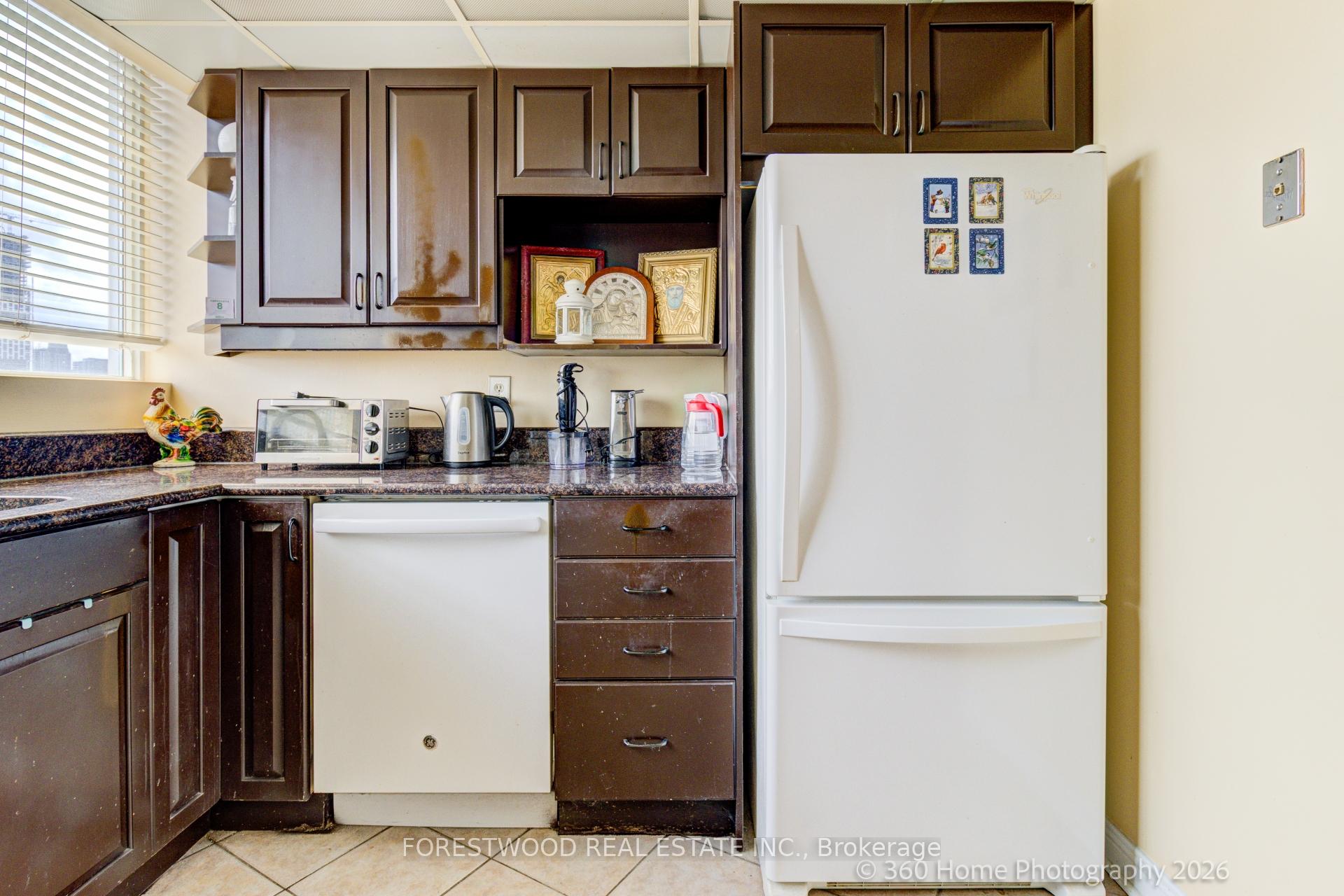 Photo 9 of Unit 2202, 3700 Kaneff Crescent, Mississauga, Mississauga Valleys — HOMEH