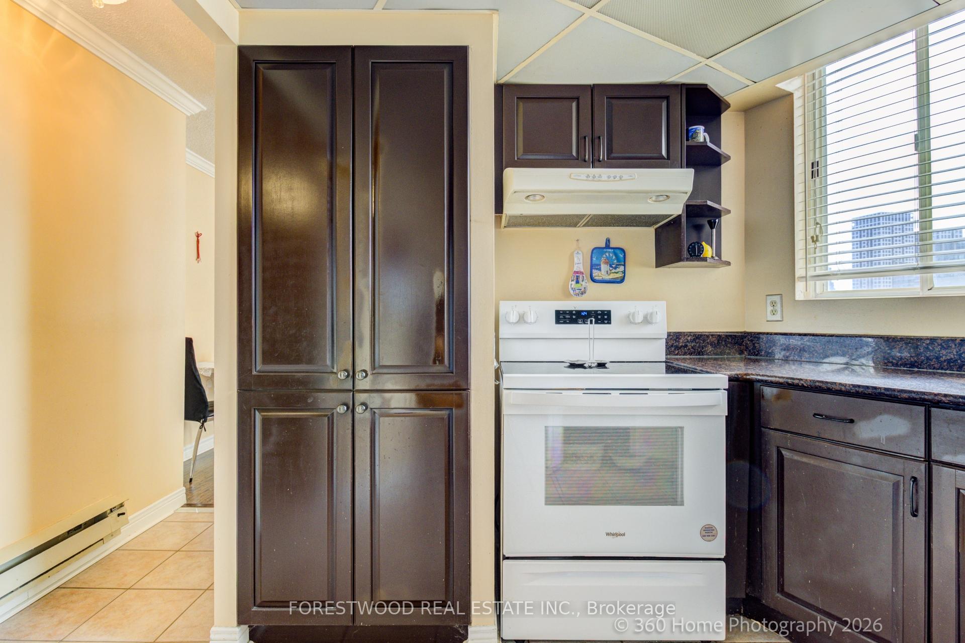 Photo 11 of Unit 2202, 3700 Kaneff Crescent, Mississauga, Mississauga Valleys — HOMEH