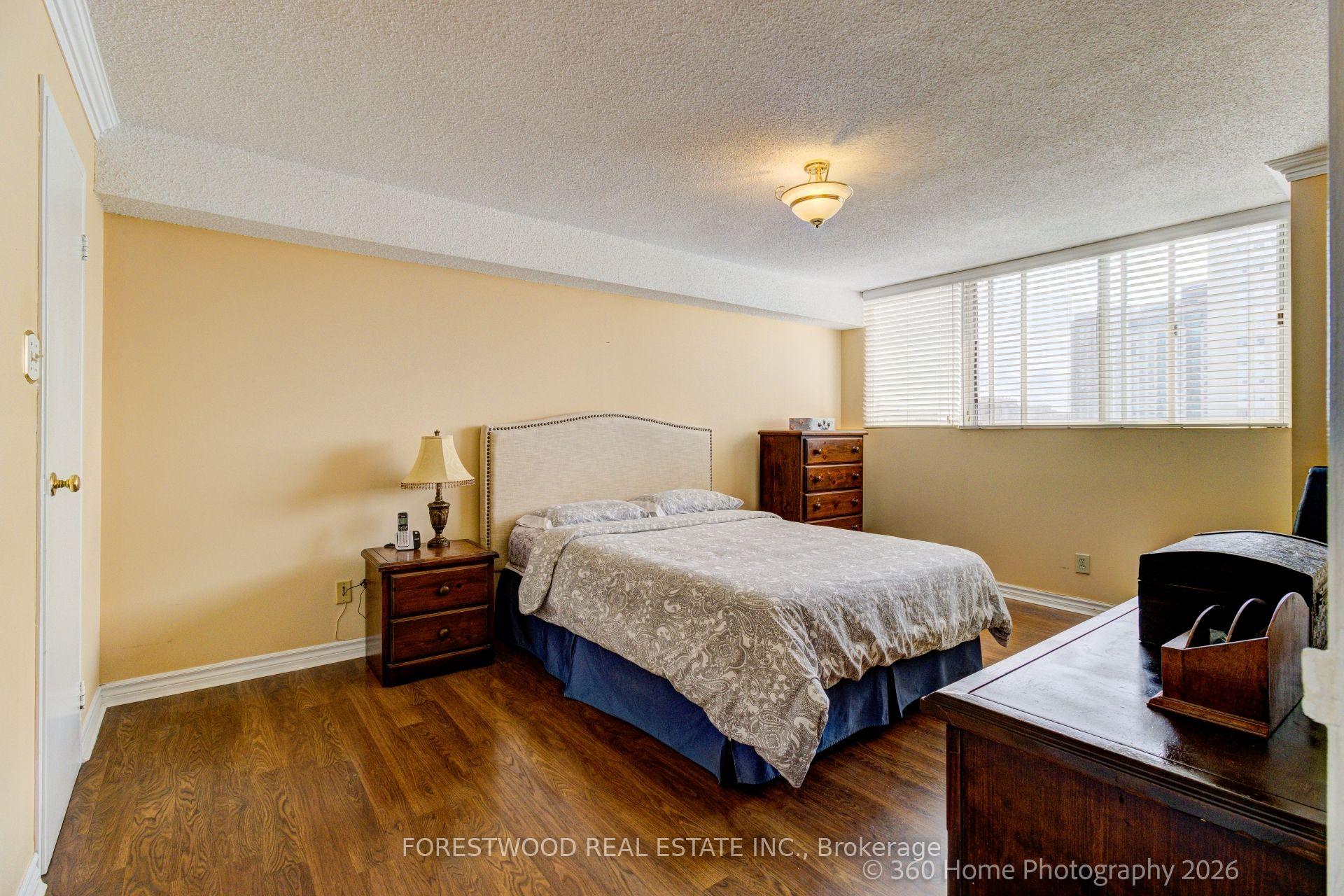 Photo 12 of Unit 2202, 3700 Kaneff Crescent, Mississauga, Mississauga Valleys — HOMEH