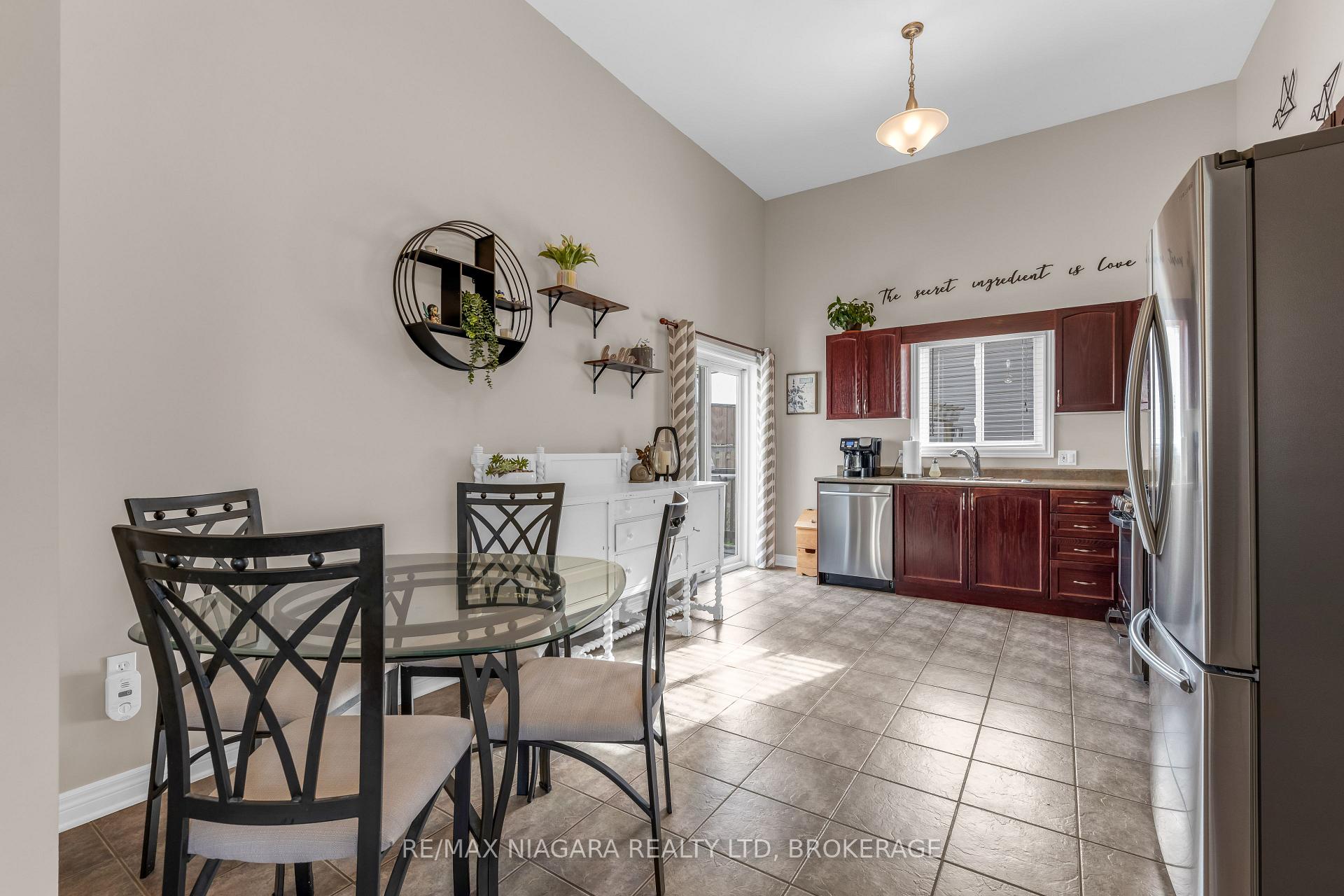 Photo 9 of 325 Lea Crescent, Welland, West Welland — HOMEH