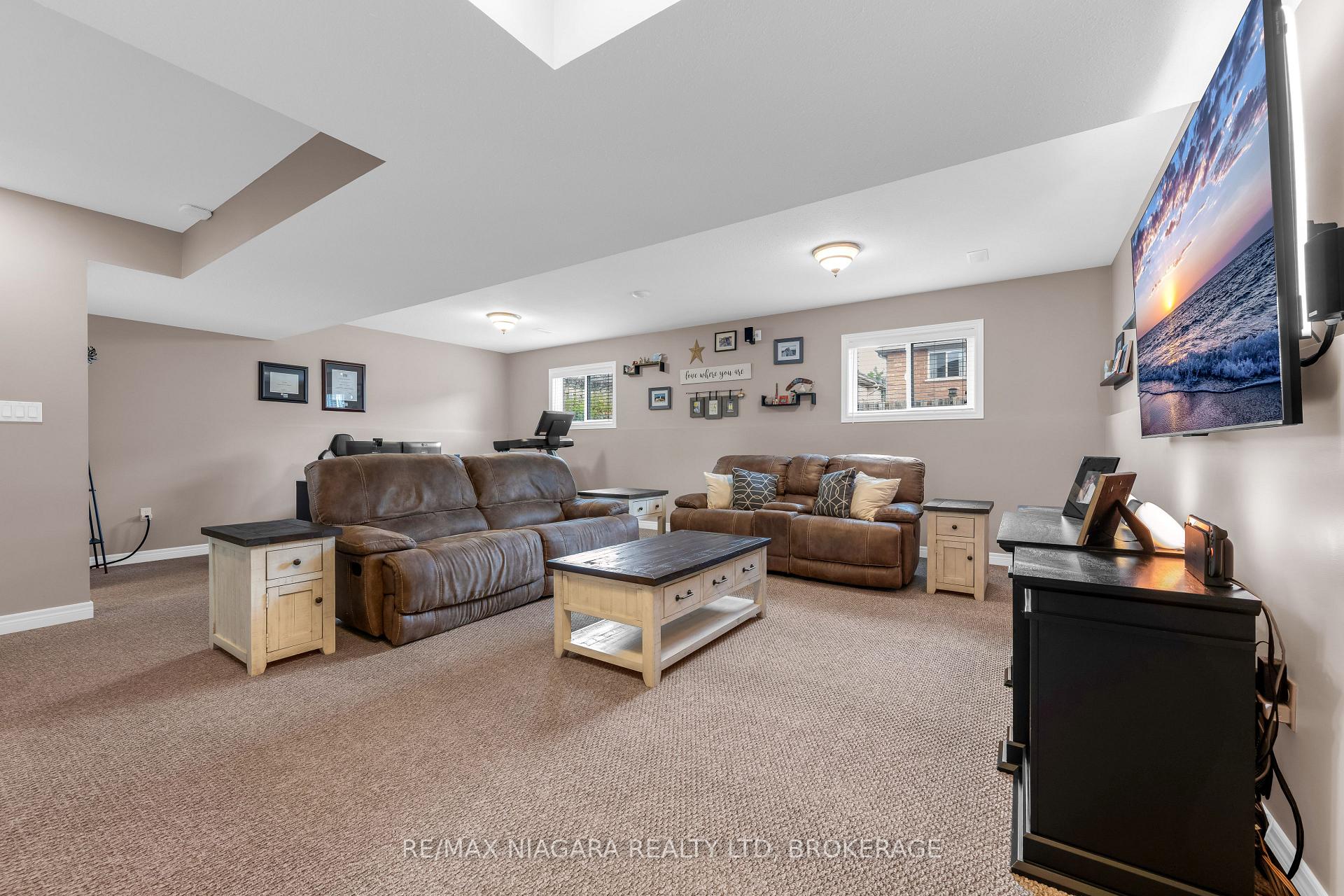 Photo 21 of 325 Lea Crescent, Welland, West Welland — HOMEH