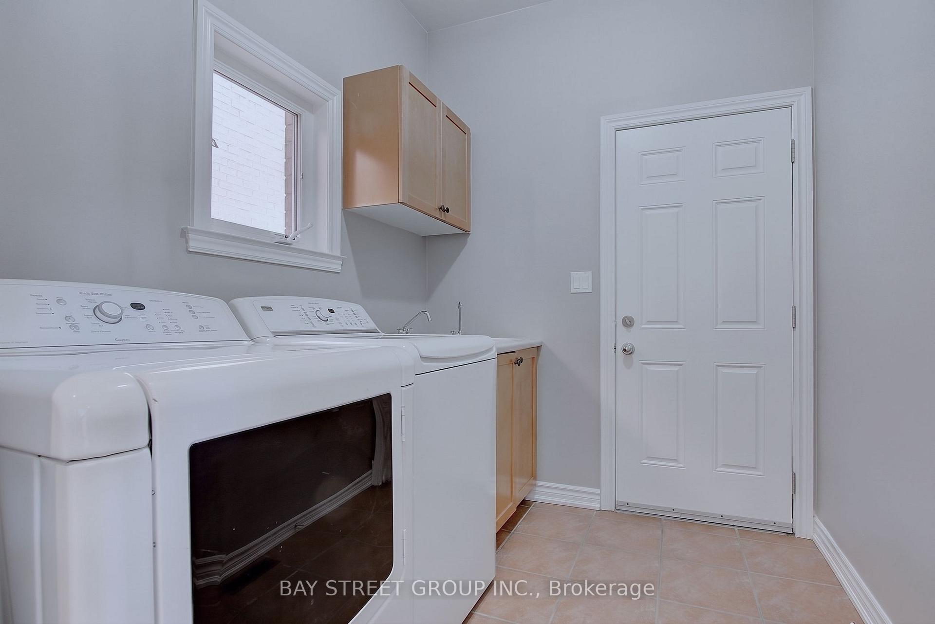 Photo 7 of 23 Eagle Peak Drive, Richmond Hill, Westbrook — HOMEH