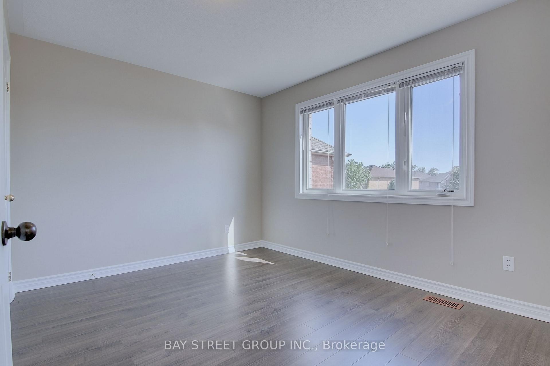 Photo 9 of 23 Eagle Peak Drive, Richmond Hill, Westbrook — HOMEH