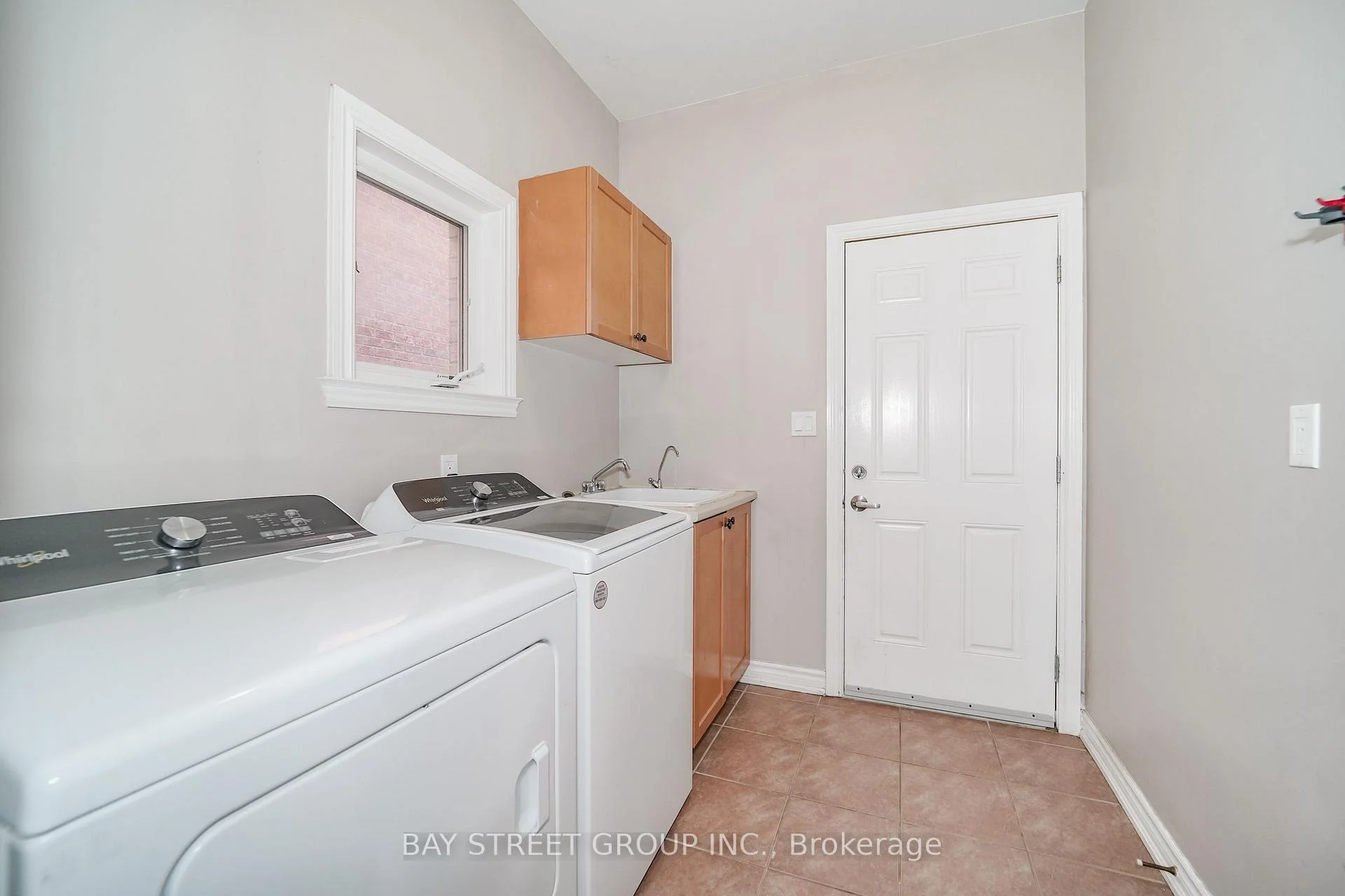 Photo 10 of 23 Eagle Peak Drive, Richmond Hill, Westbrook — HOMEH
