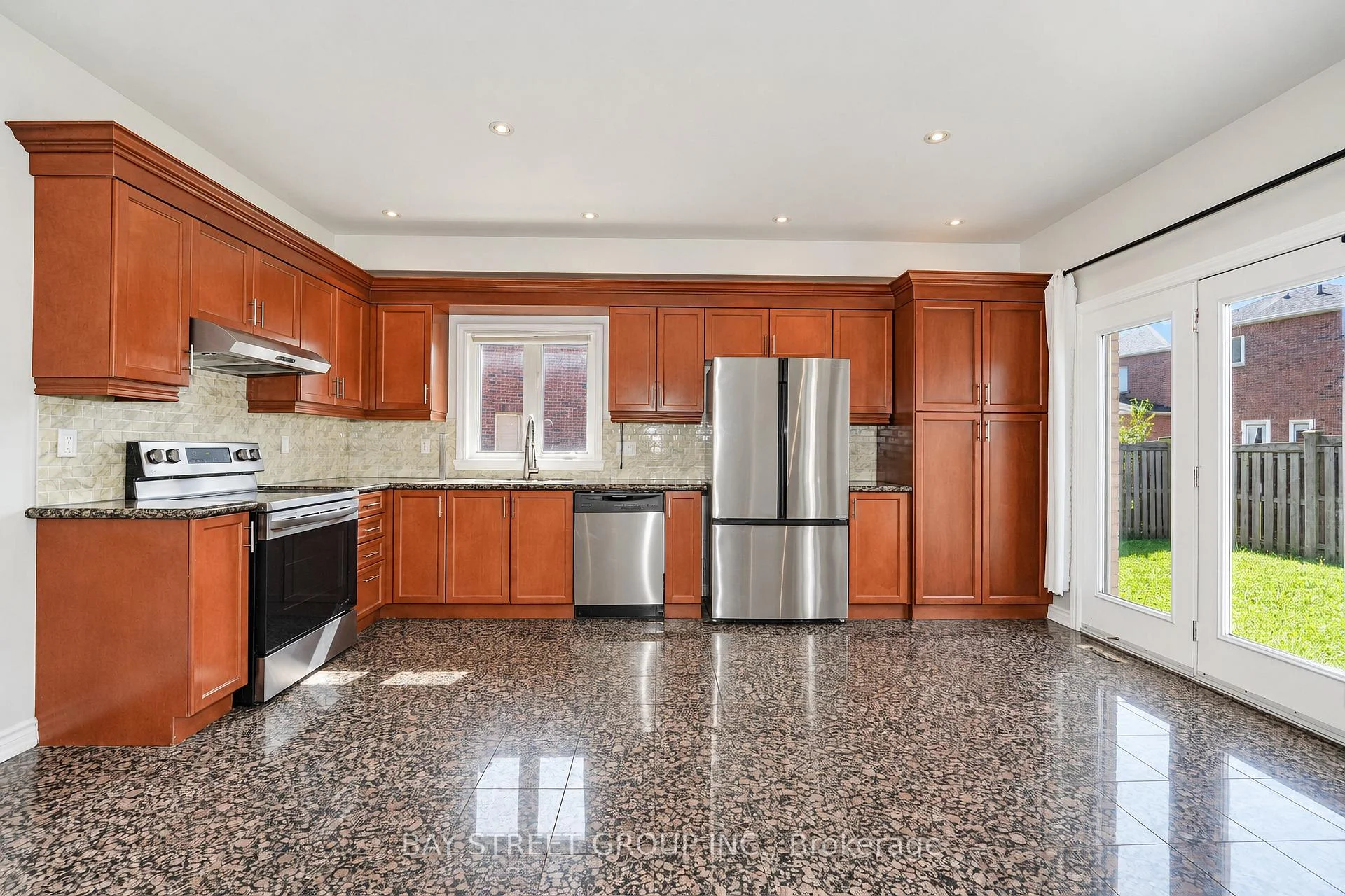 Photo 23 of 23 Eagle Peak Drive, Richmond Hill, Westbrook — HOMEH