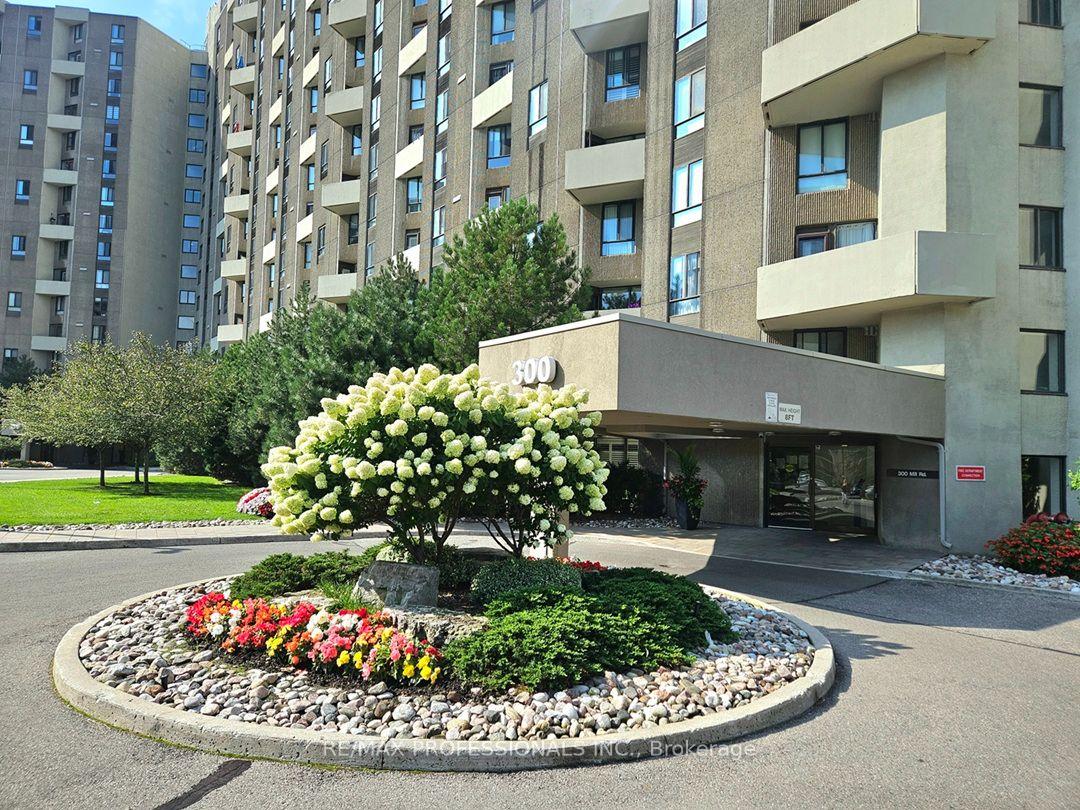 Photo 3 of Unit E41, 300 Mill Road, Etobicoke, Markland Wood — HOMEH
