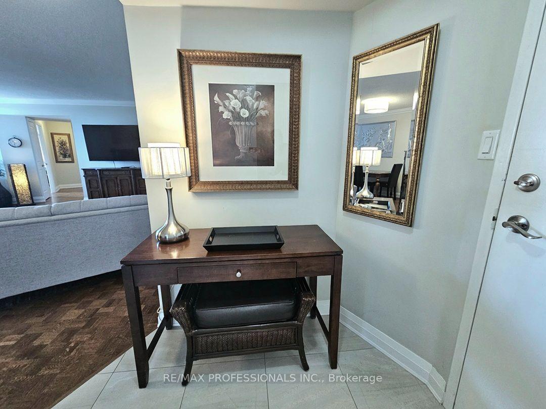 Photo 4 of Unit E41, 300 Mill Road, Etobicoke, Markland Wood — HOMEH