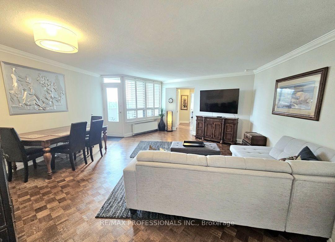 Photo 5 of Unit E41, 300 Mill Road, Etobicoke, Markland Wood — HOMEH
