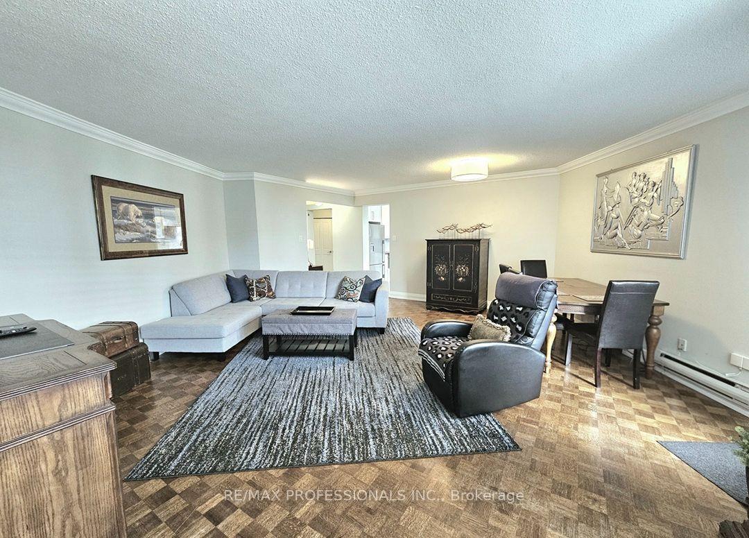 Photo 6 of Unit E41, 300 Mill Road, Etobicoke, Markland Wood — HOMEH