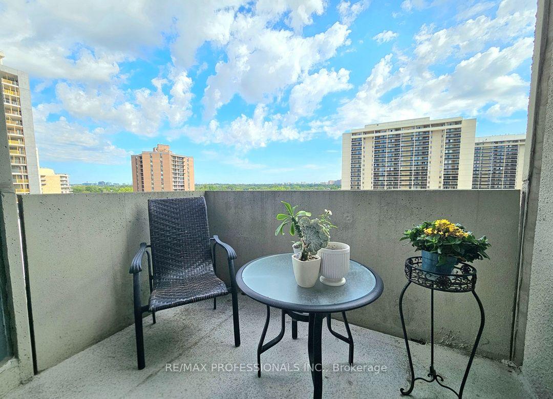 Photo 10 of Unit E41, 300 Mill Road, Etobicoke, Markland Wood — HOMEH