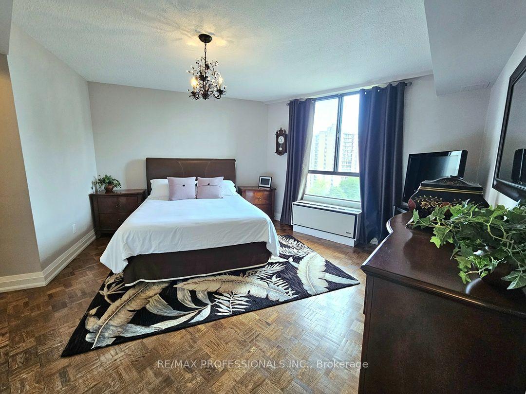 Photo 17 of Unit E41, 300 Mill Road, Etobicoke, Markland Wood — HOMEH
