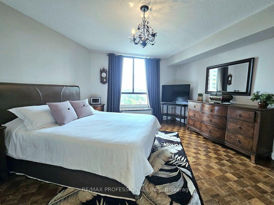Photo 18 of Unit E41, 300 Mill Road, Etobicoke, Markland Wood — HOMEH