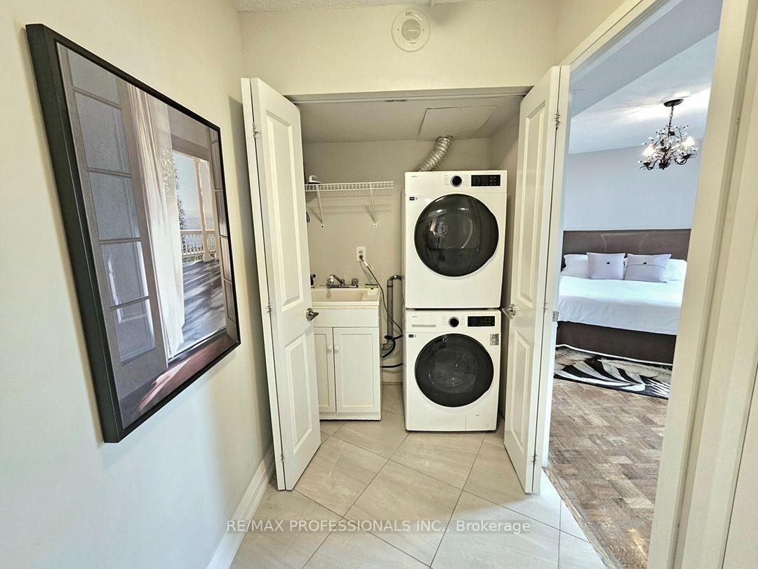 Photo 24 of Unit E41, 300 Mill Road, Etobicoke, Markland Wood — HOMEH