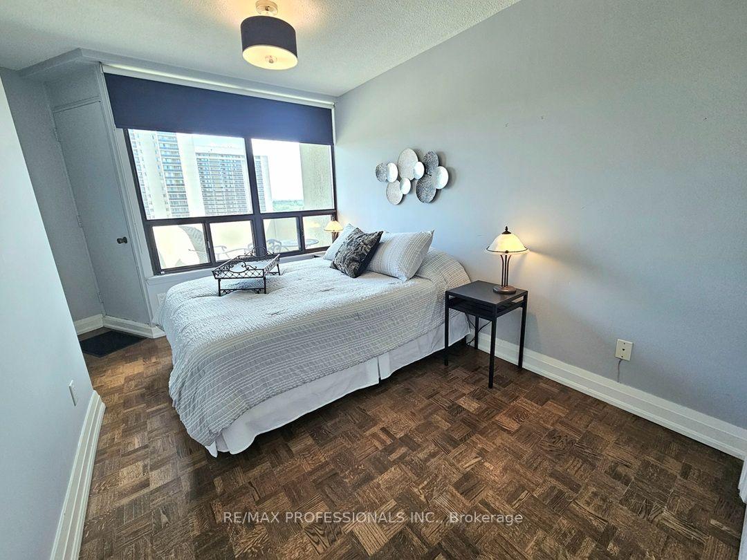 Photo 25 of Unit E41, 300 Mill Road, Etobicoke, Markland Wood — HOMEH