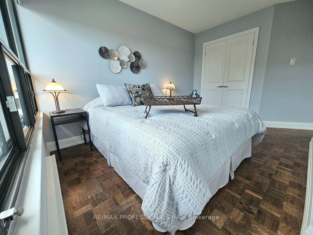 Photo 26 of Unit E41, 300 Mill Road, Etobicoke, Markland Wood — HOMEH