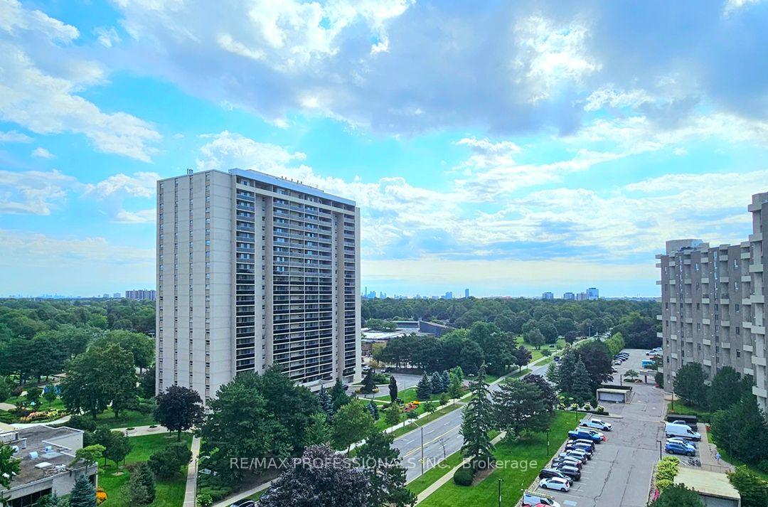 Photo 29 of Unit E41, 300 Mill Road, Etobicoke, Markland Wood — HOMEH