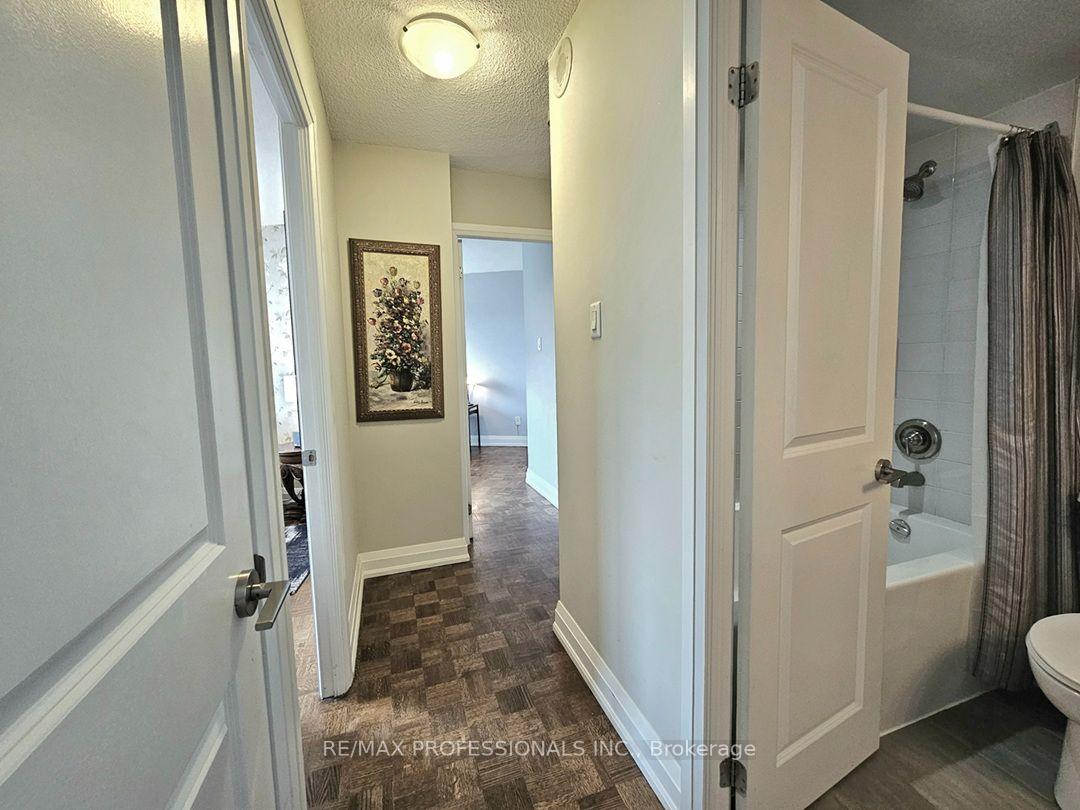 Photo 33 of Unit E41, 300 Mill Road, Etobicoke, Markland Wood — HOMEH