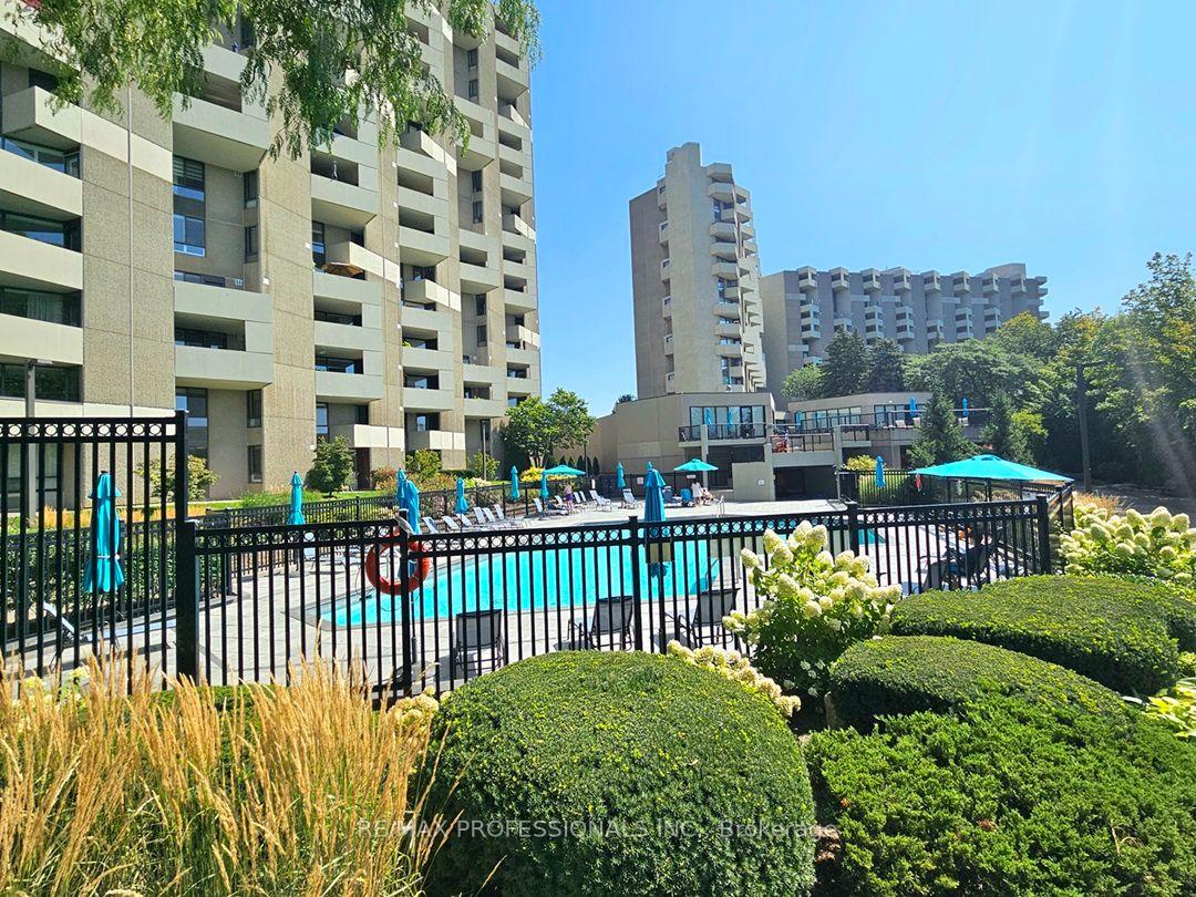 Photo 43 of Unit E41, 300 Mill Road, Etobicoke, Markland Wood — HOMEH