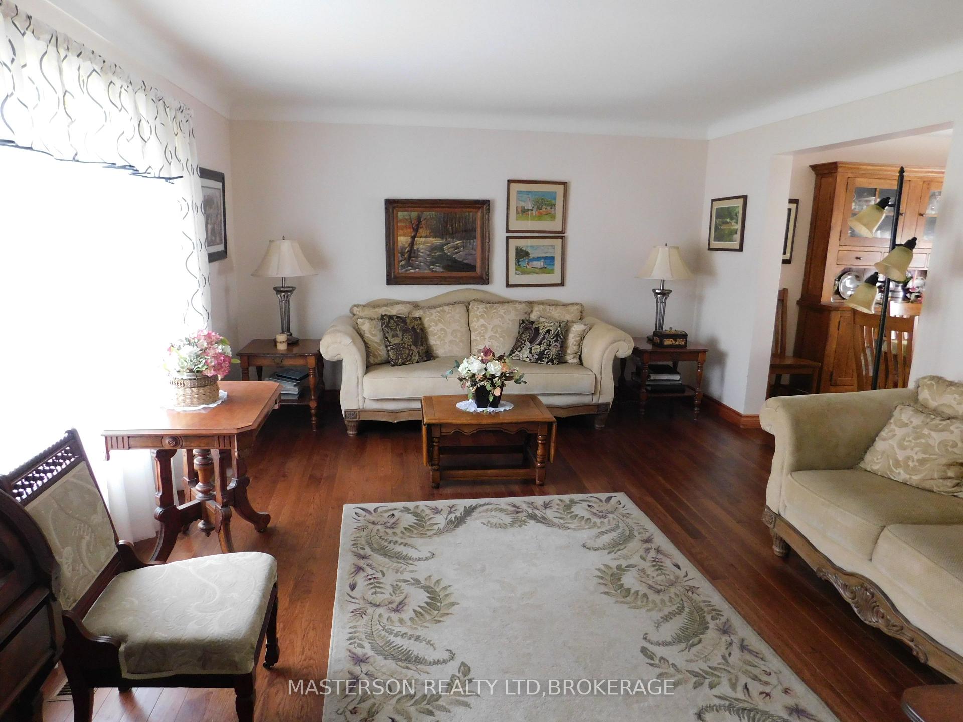 Photo 2 of 6408 Galaxy Drive, Niagara Falls, Stamford — HOMEH