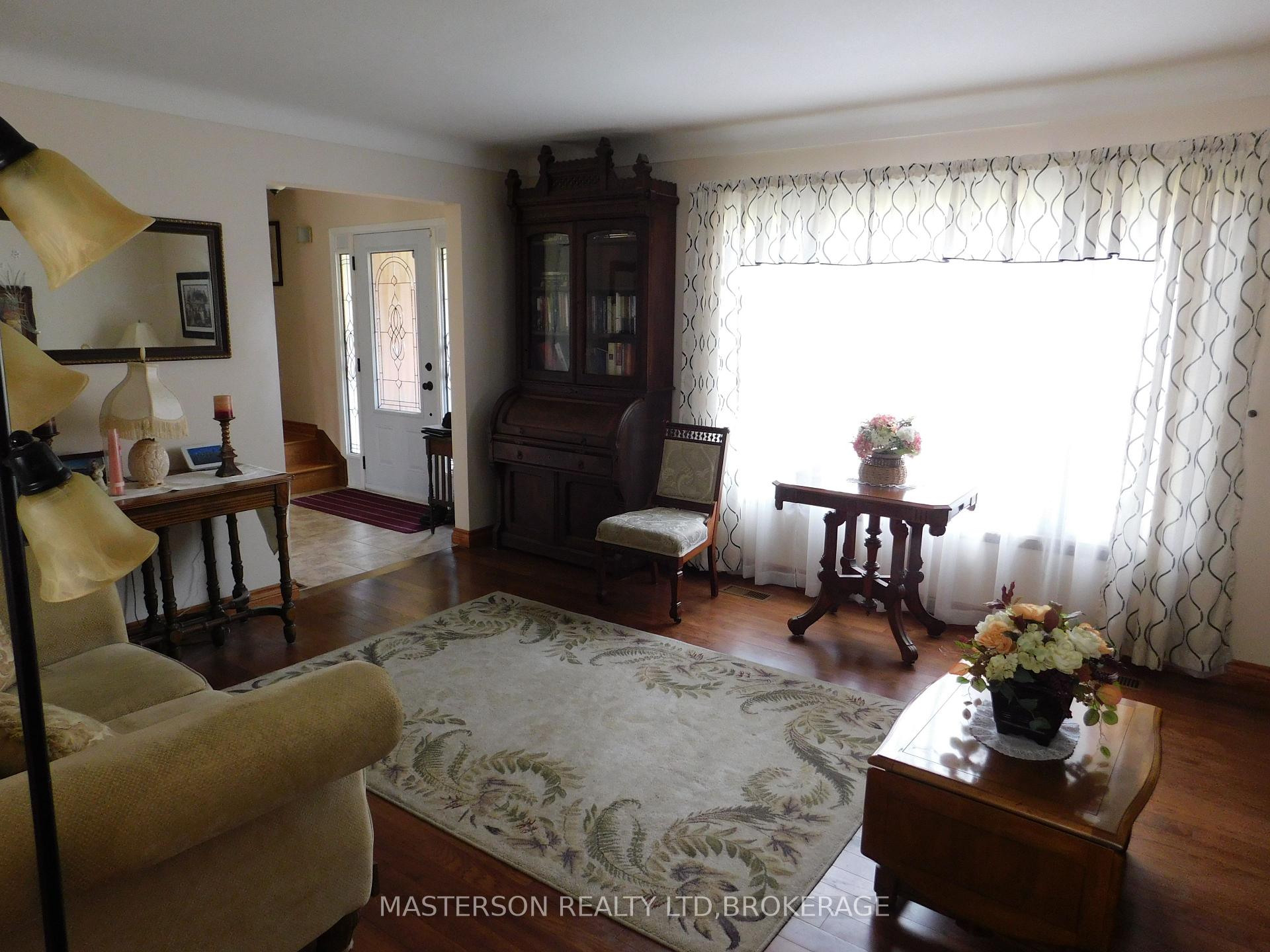 Photo 3 of 6408 Galaxy Drive, Niagara Falls, Stamford — HOMEH