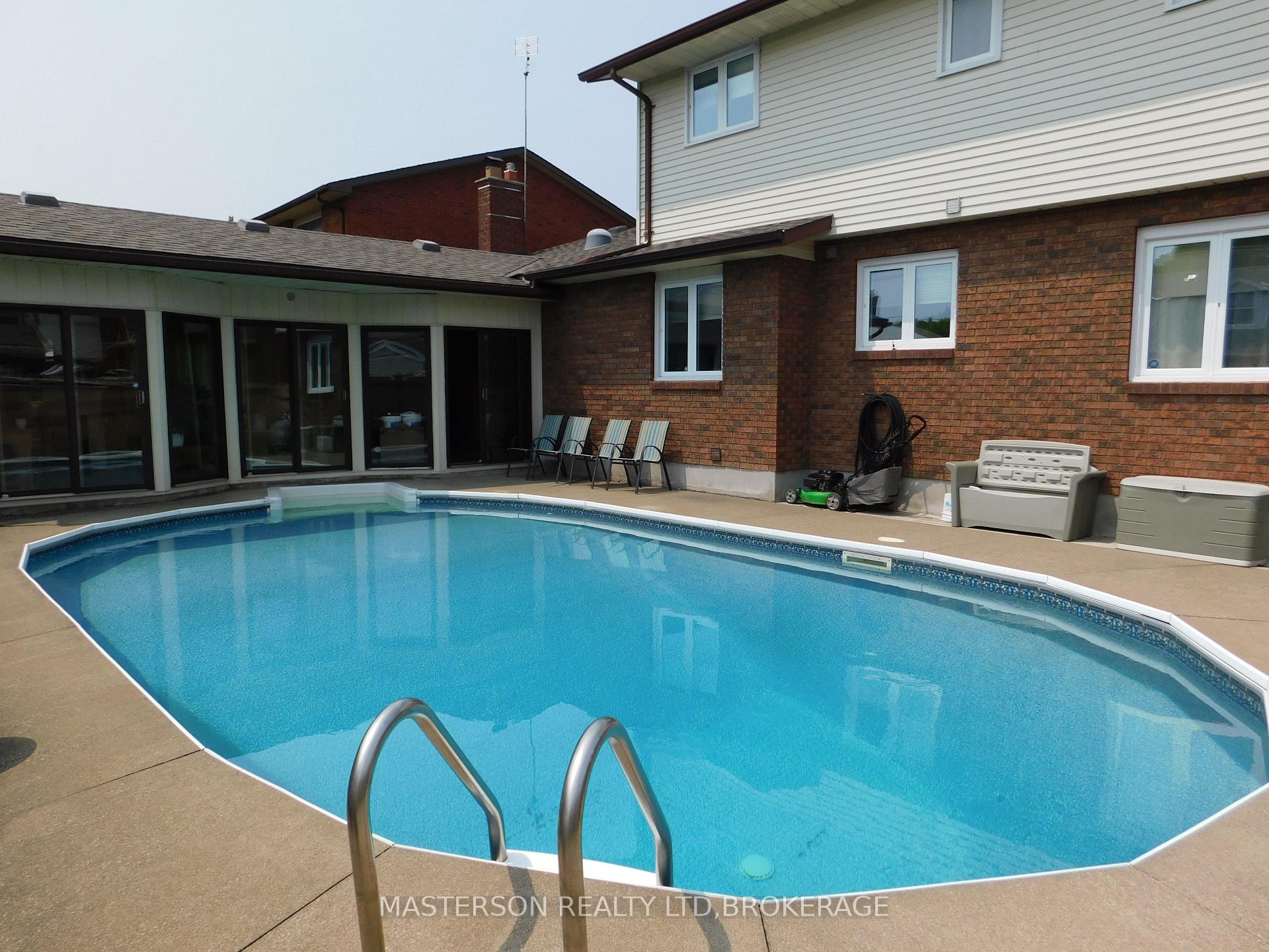 Photo 12 of 6408 Galaxy Drive, Niagara Falls, Stamford — HOMEH