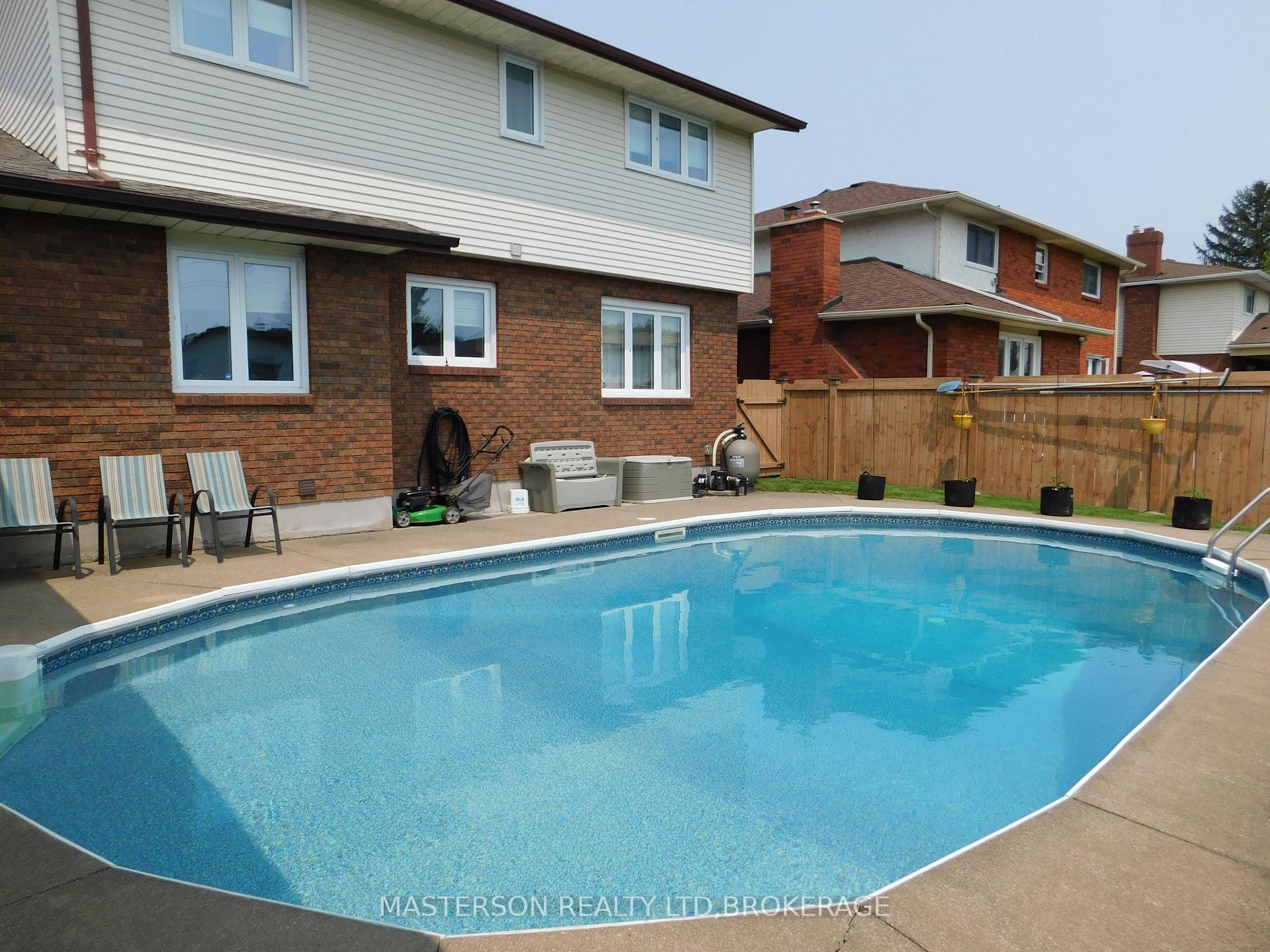Photo 13 of 6408 Galaxy Drive, Niagara Falls, Stamford — HOMEH