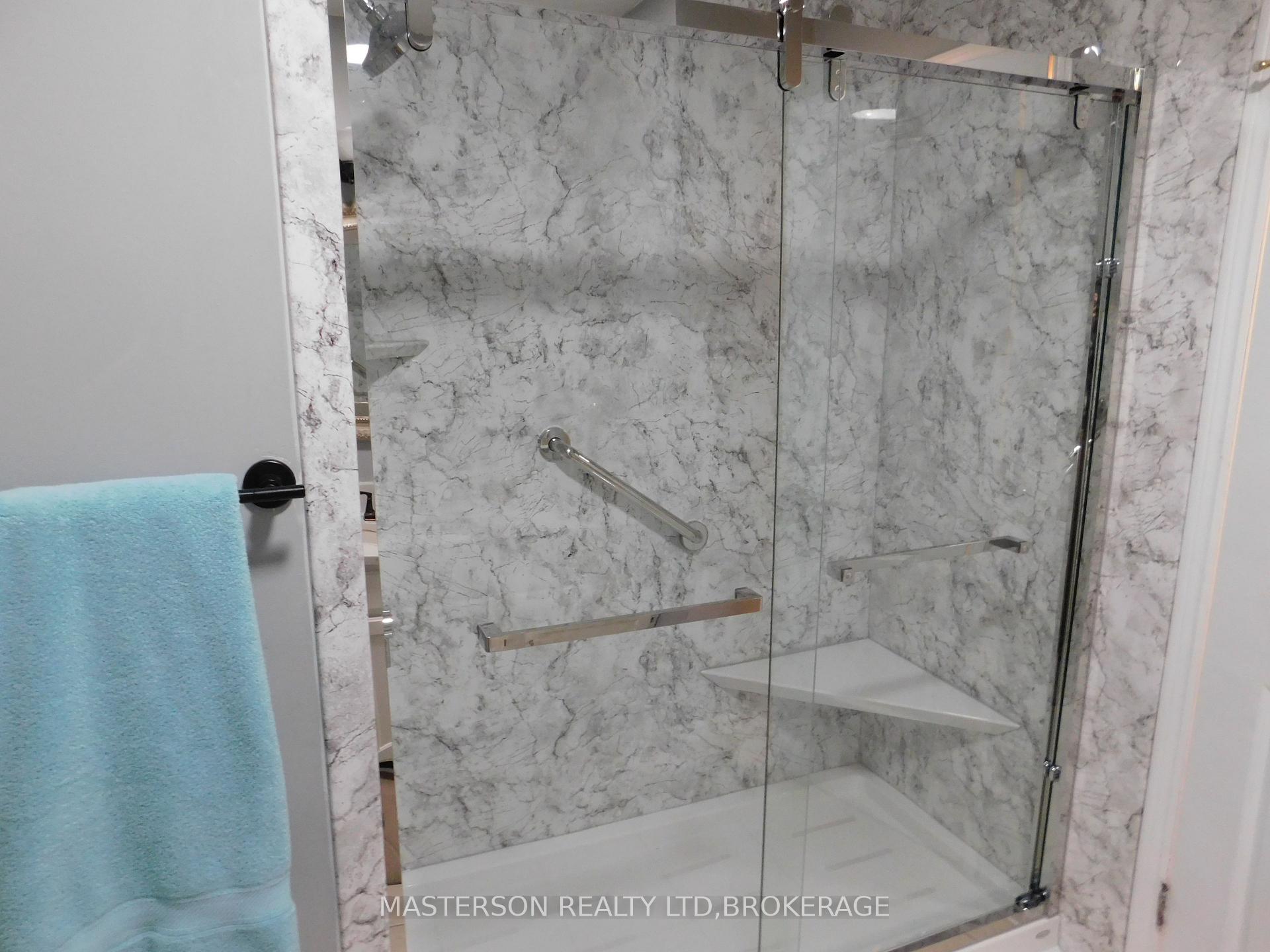 Photo 24 of 6408 Galaxy Drive, Niagara Falls, Stamford — HOMEH
