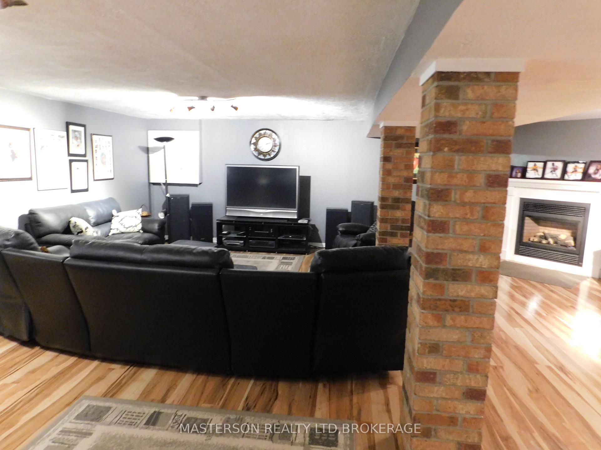 Photo 25 of 6408 Galaxy Drive, Niagara Falls, Stamford — HOMEH