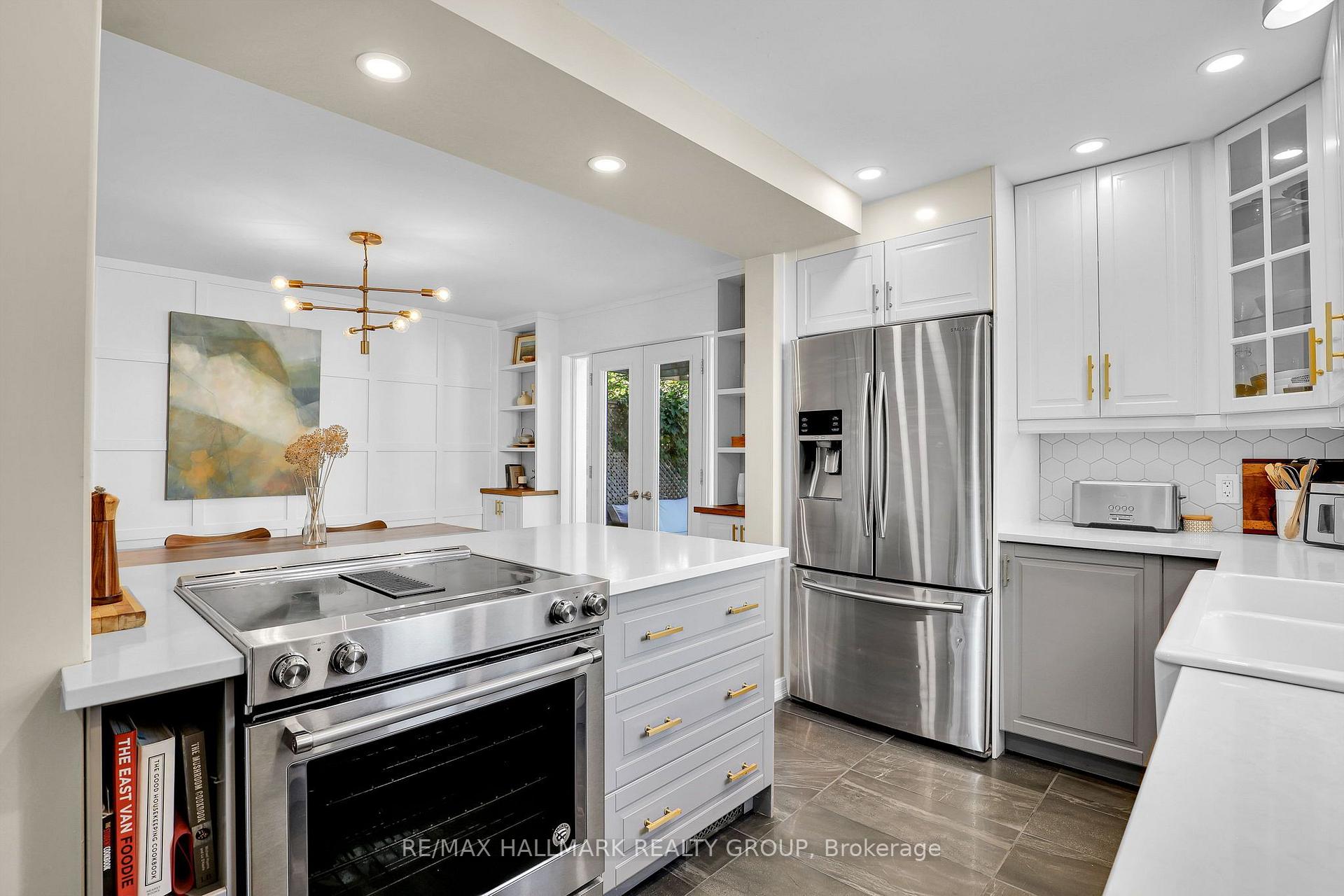 Photo 15 of 174 Compton Avenue, Ottawa, Woodroffe — HOMEH