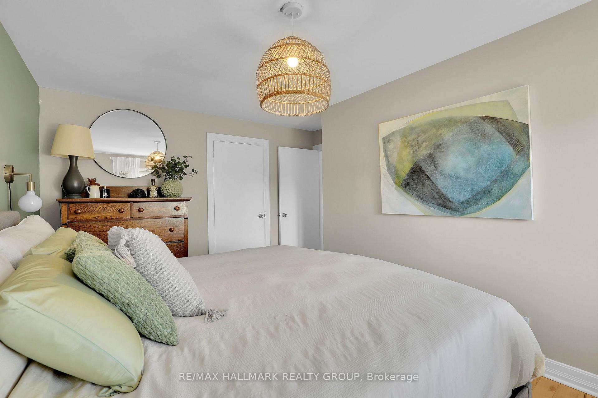 Photo 18 of 174 Compton Avenue, Ottawa, Woodroffe — HOMEH