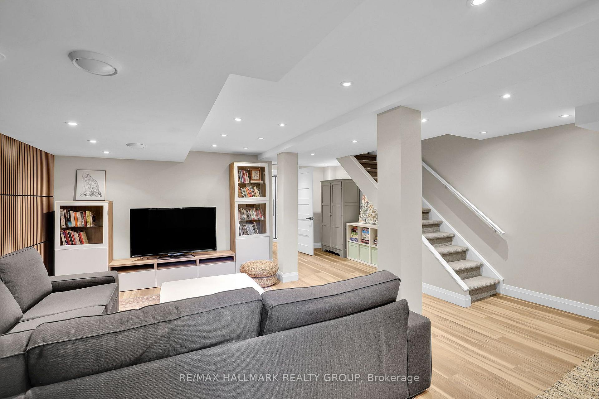 Photo 24 of 174 Compton Avenue, Ottawa, Woodroffe — HOMEH