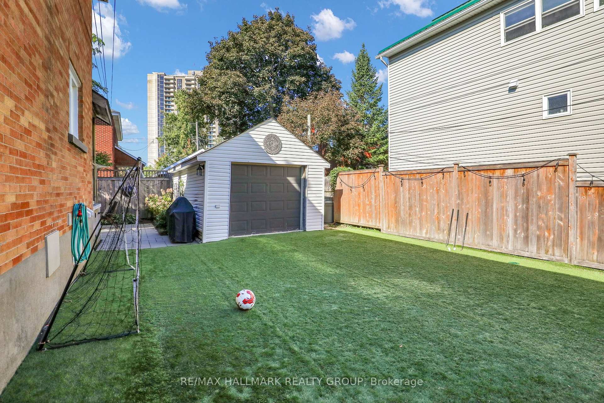 Photo 32 of 174 Compton Avenue, Ottawa, Woodroffe — HOMEH