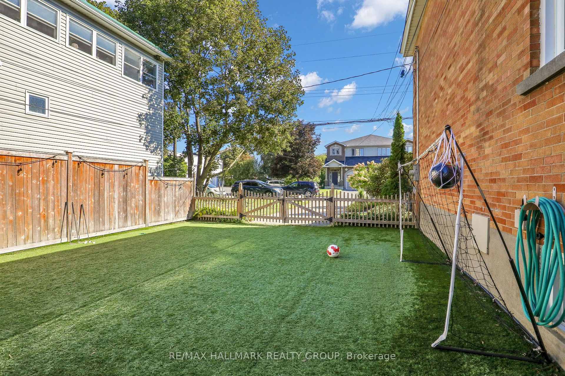 Photo 33 of 174 Compton Avenue, Ottawa, Woodroffe — HOMEH