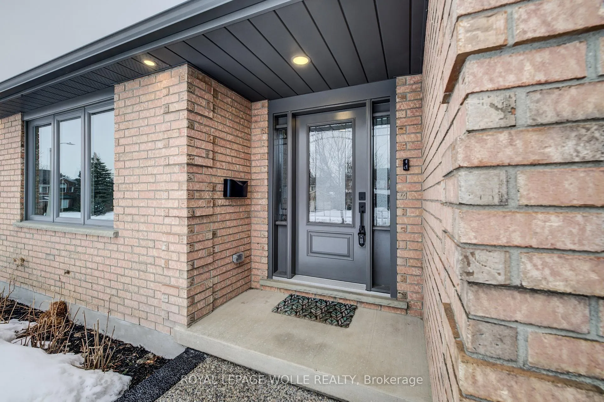 Photo 4 of 451 Knightsbridge Court, Waterloo — HOMEH