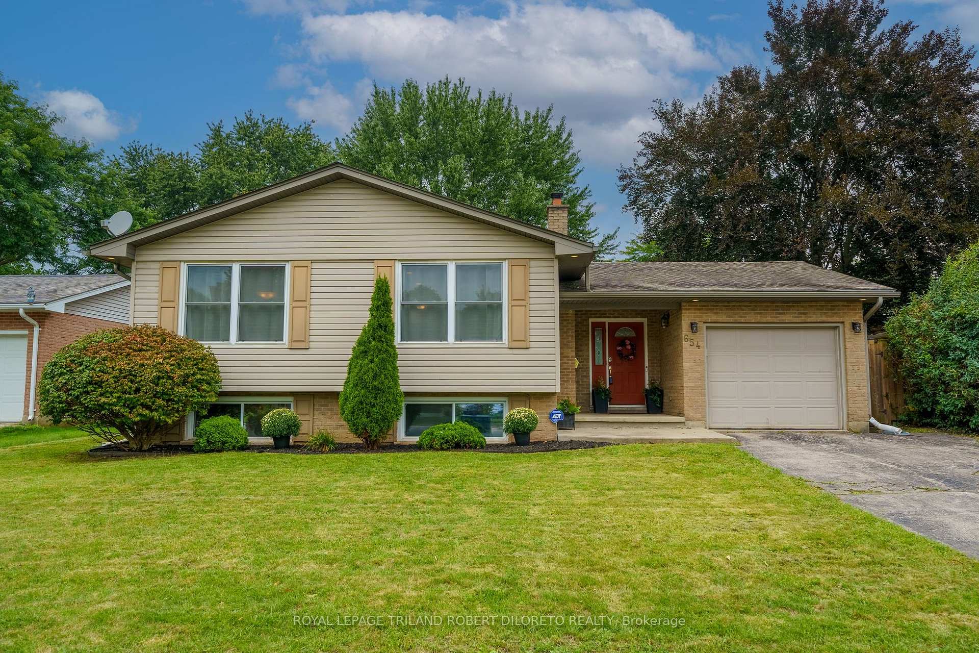 Photo 1 of 654 Grenfell Drive, London, North C — HOMEH