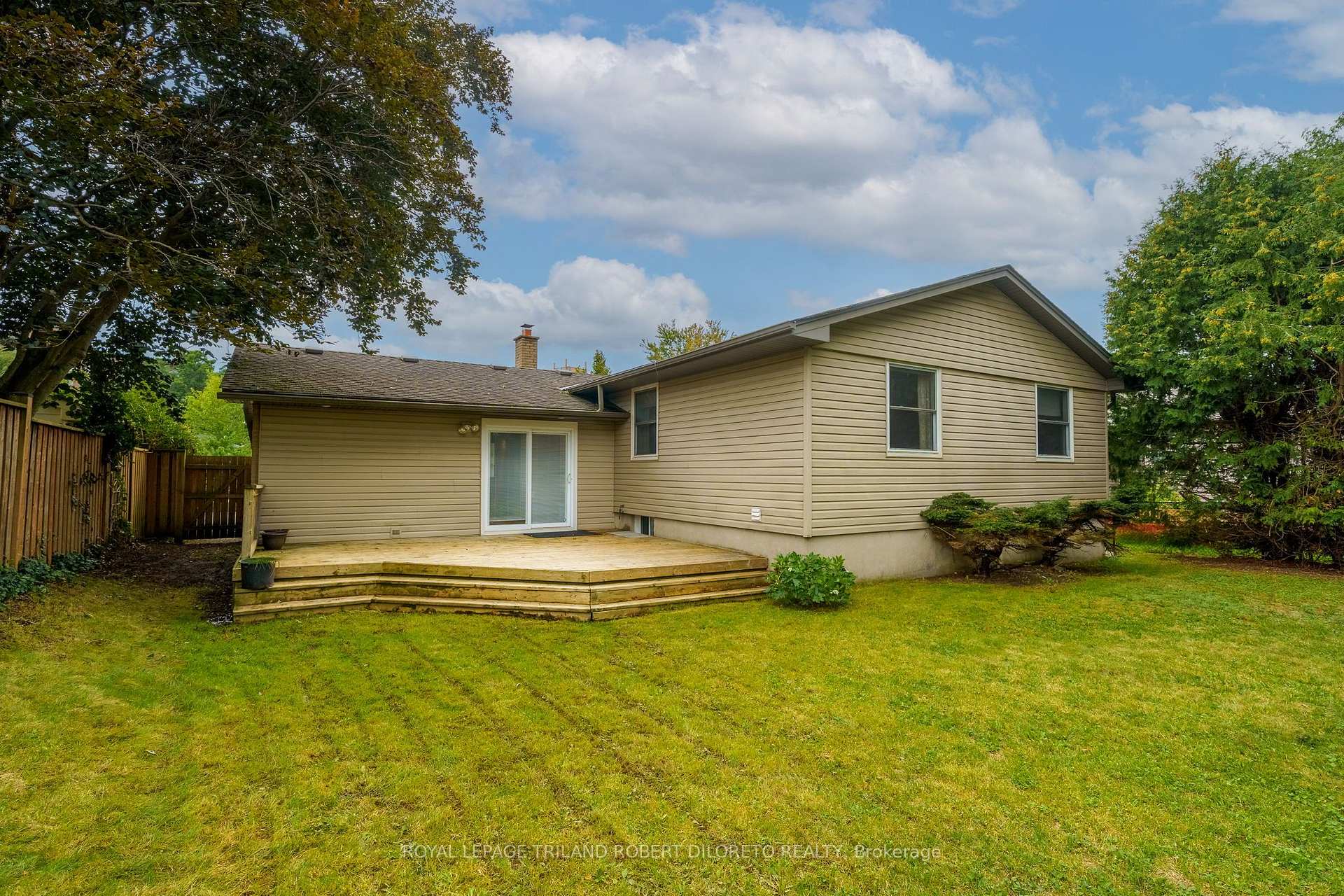 Photo 7 of 654 Grenfell Drive, London, North C — HOMEH