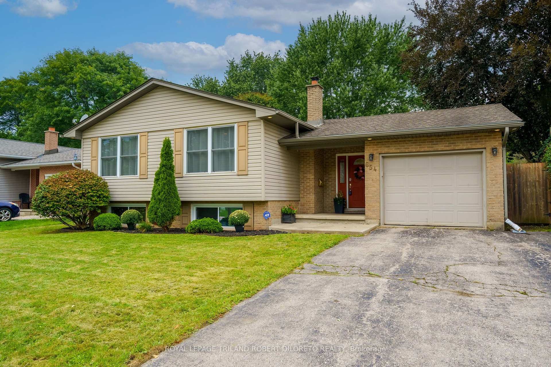 Photo 8 of 654 Grenfell Drive, London, North C — HOMEH