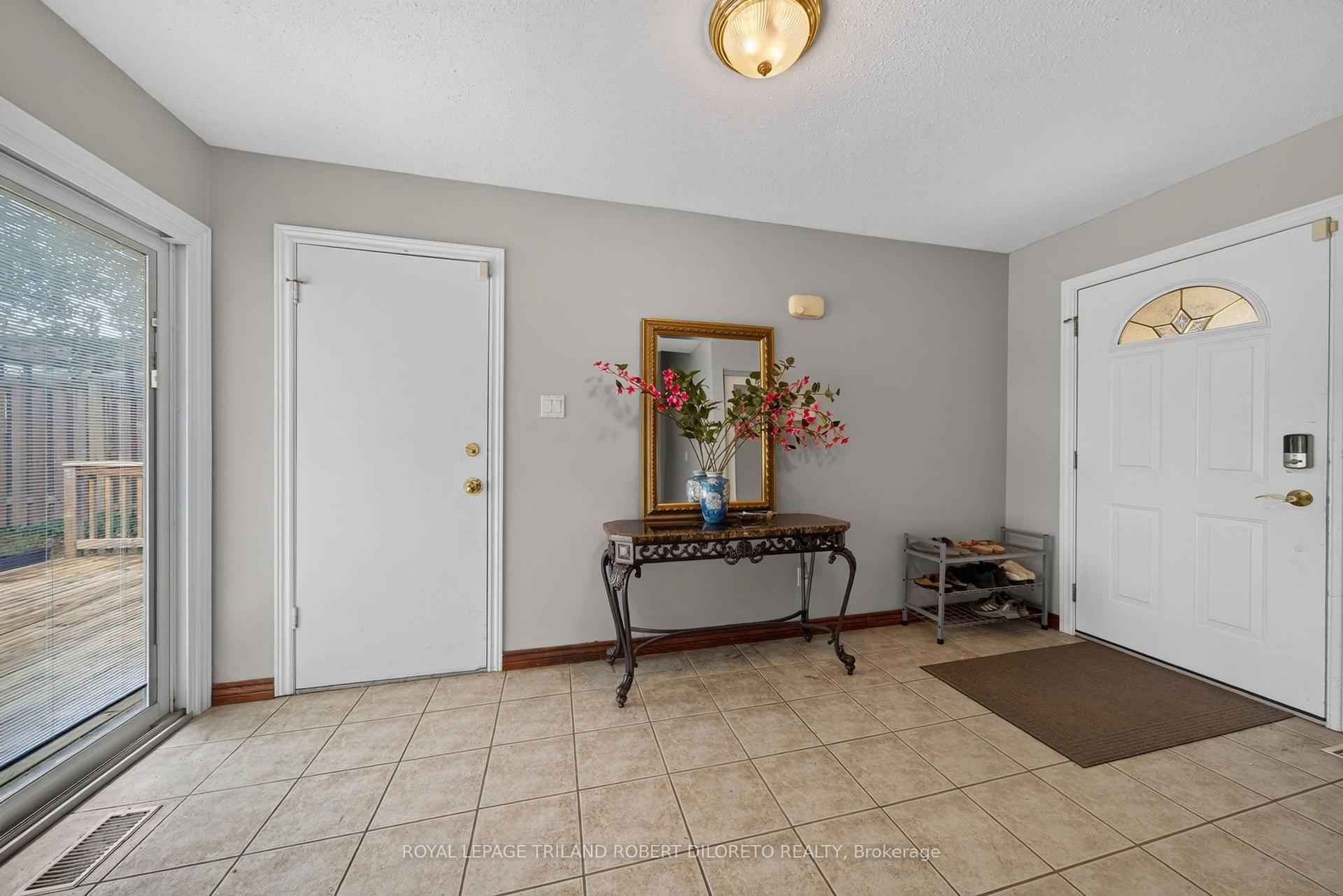 Photo 10 of 654 Grenfell Drive, London, North C — HOMEH