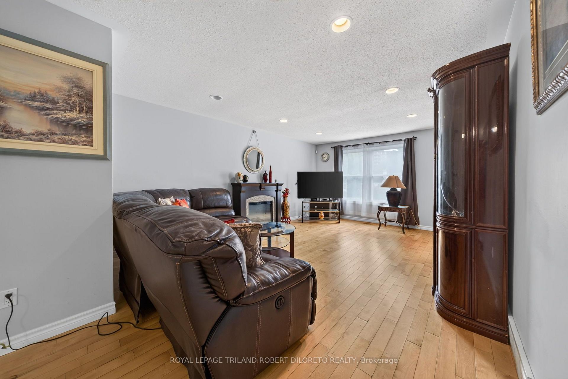 Photo 14 of 654 Grenfell Drive, London, North C — HOMEH