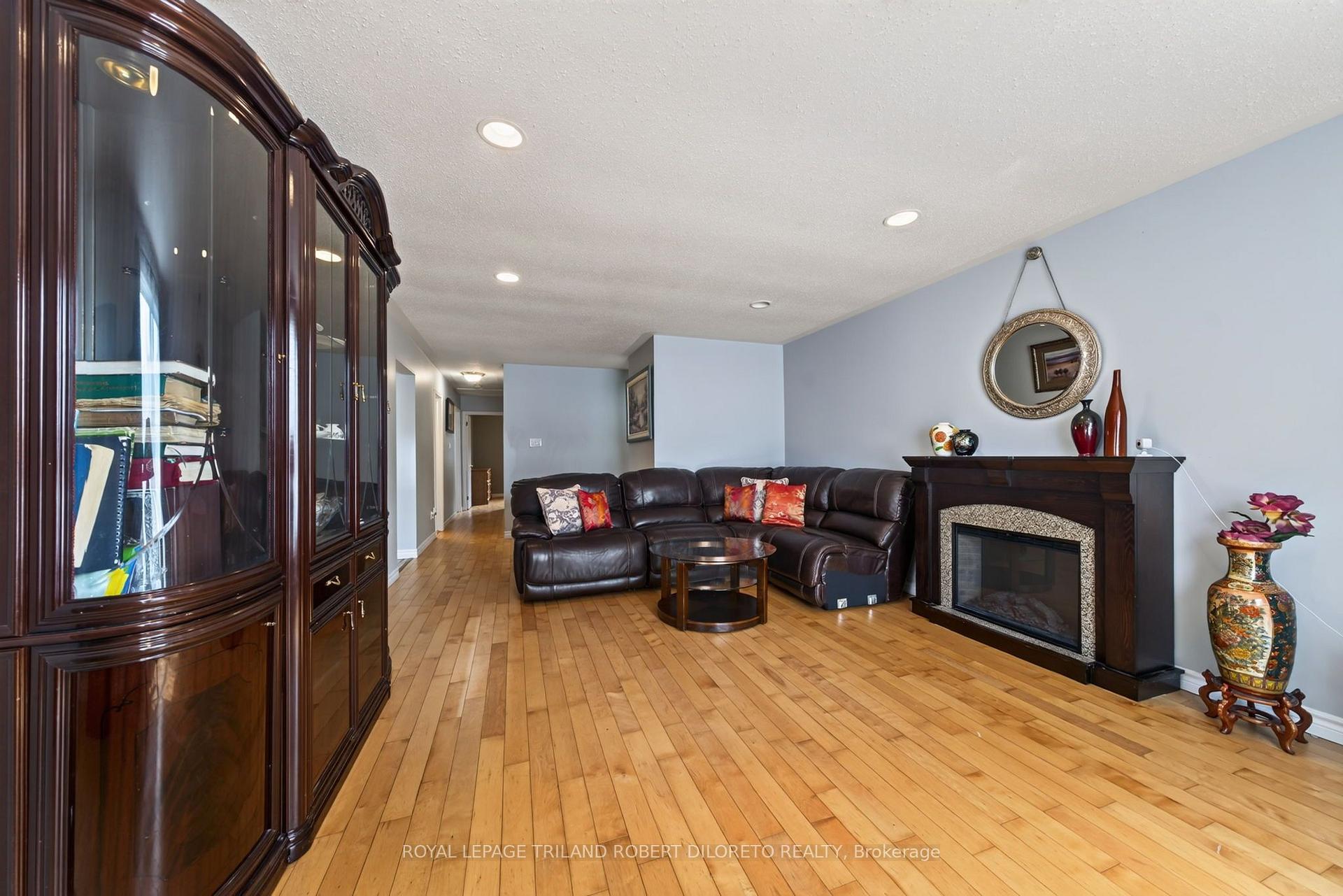 Photo 15 of 654 Grenfell Drive, London, North C — HOMEH