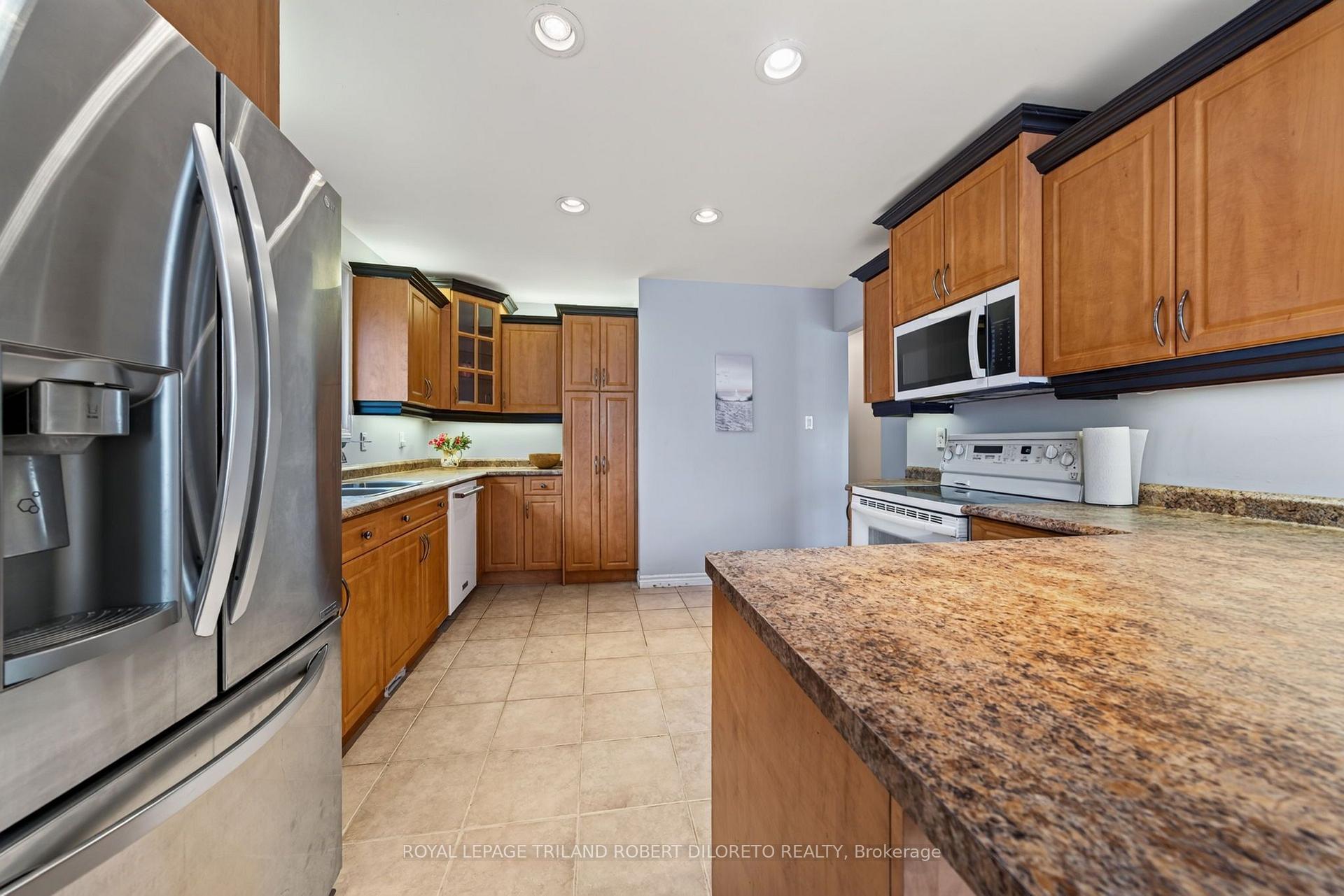 Photo 18 of 654 Grenfell Drive, London, North C — HOMEH