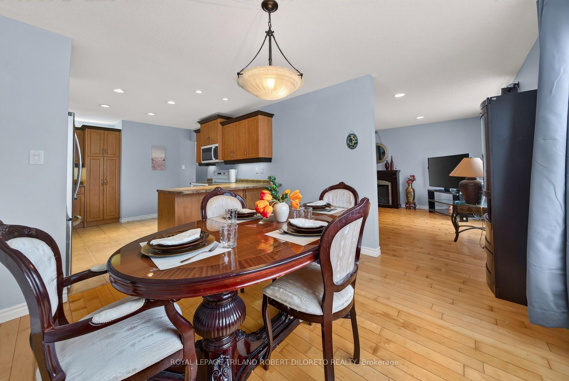 Photo 19 of 654 Grenfell Drive, London, North C — HOMEH