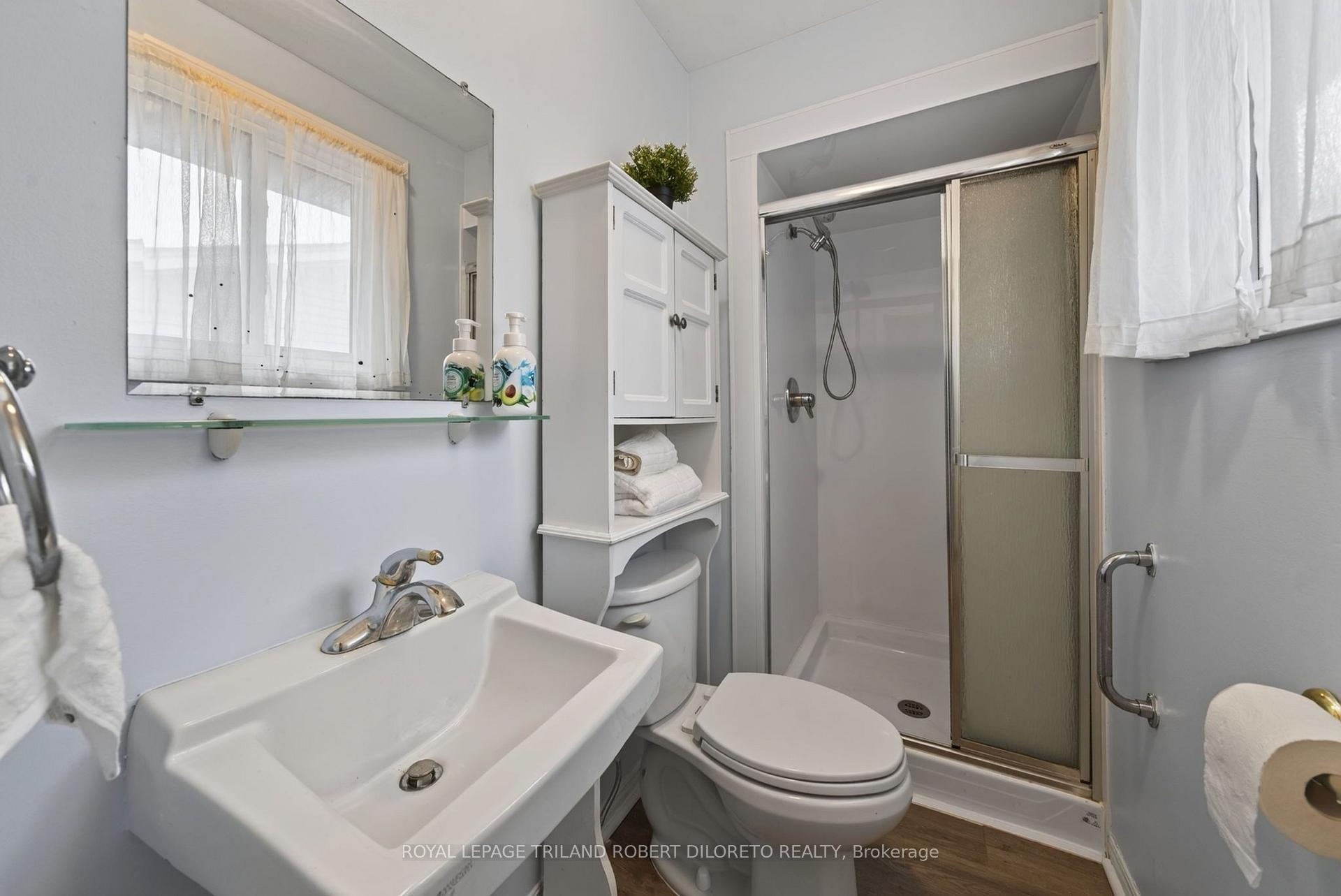 Photo 23 of 654 Grenfell Drive, London, North C — HOMEH