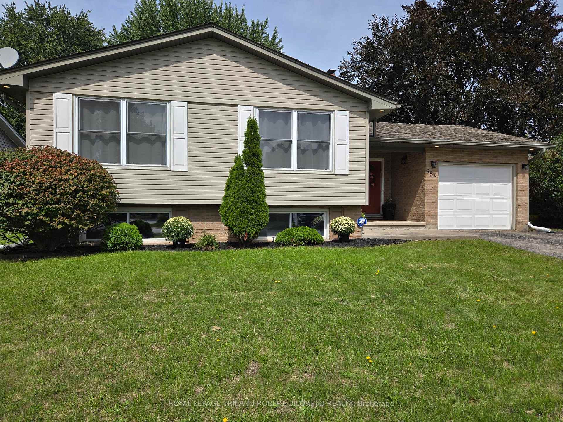 Photo 6 of 654 Grenfell Drive, London, North C — HOMEH