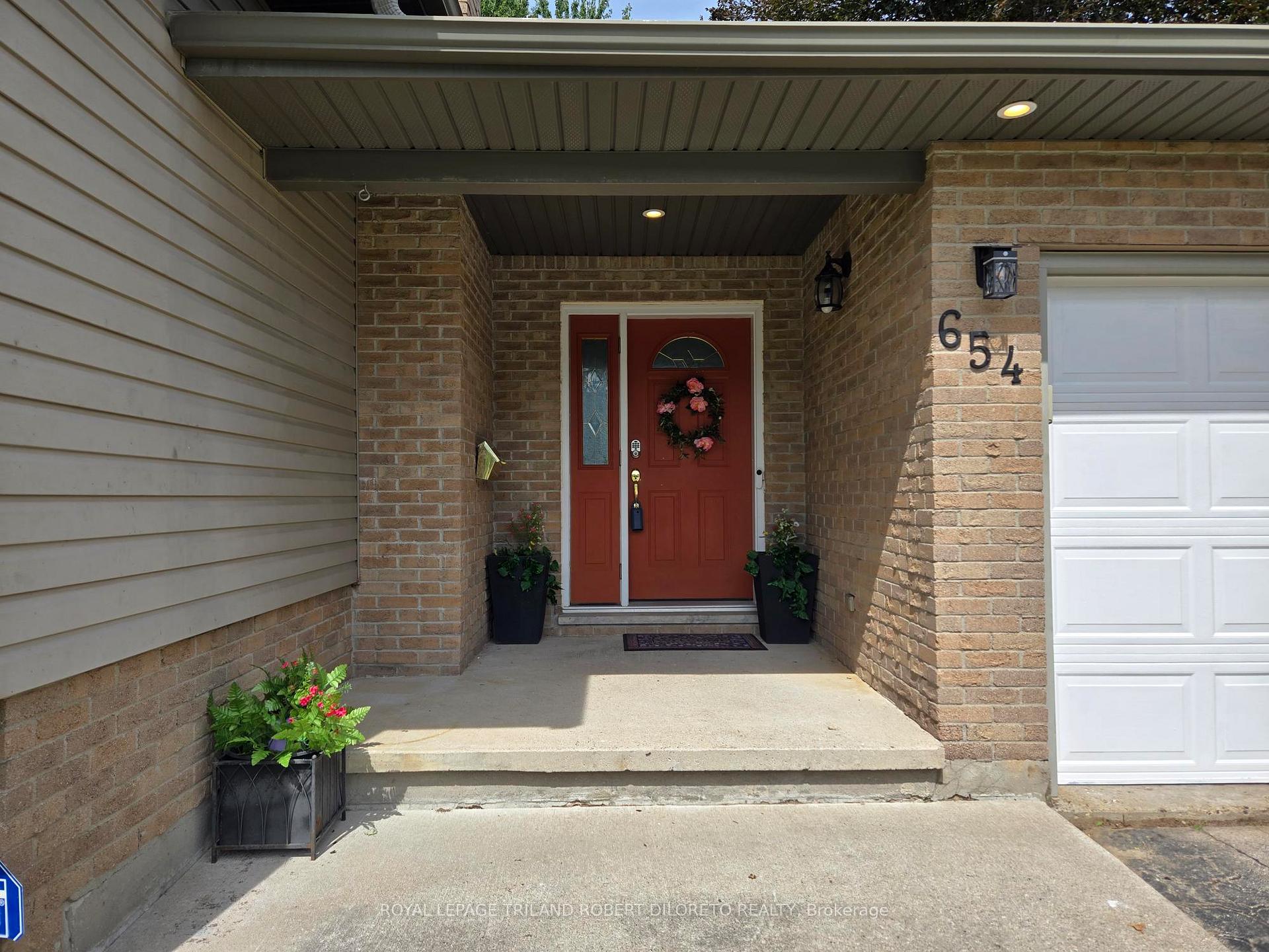 Photo 13 of 654 Grenfell Drive, London, North C — HOMEH