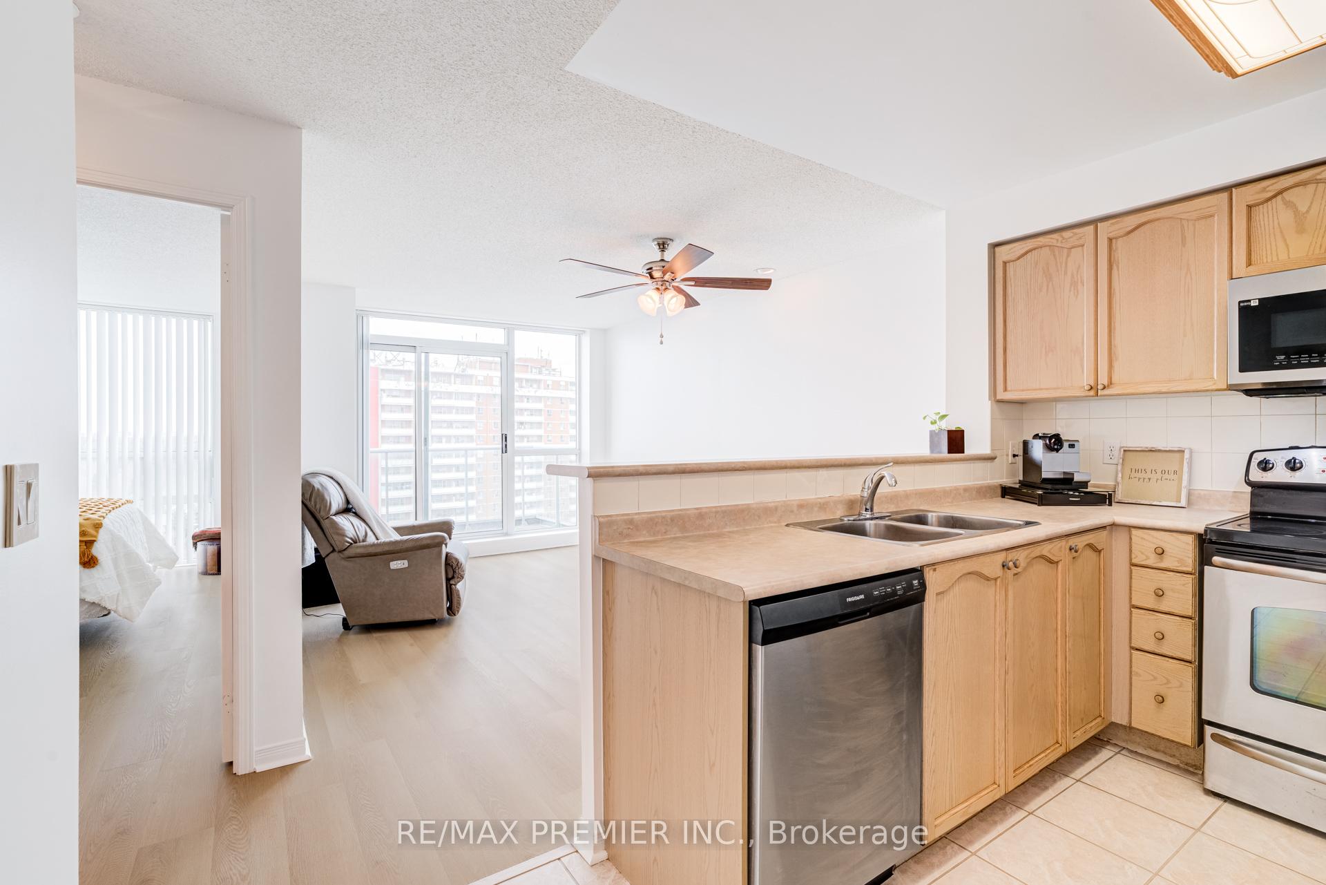 Photo 6 of Unit PH06, 15 Michael Power Place, Etobicoke, Islington-City Centre West — HOMEH